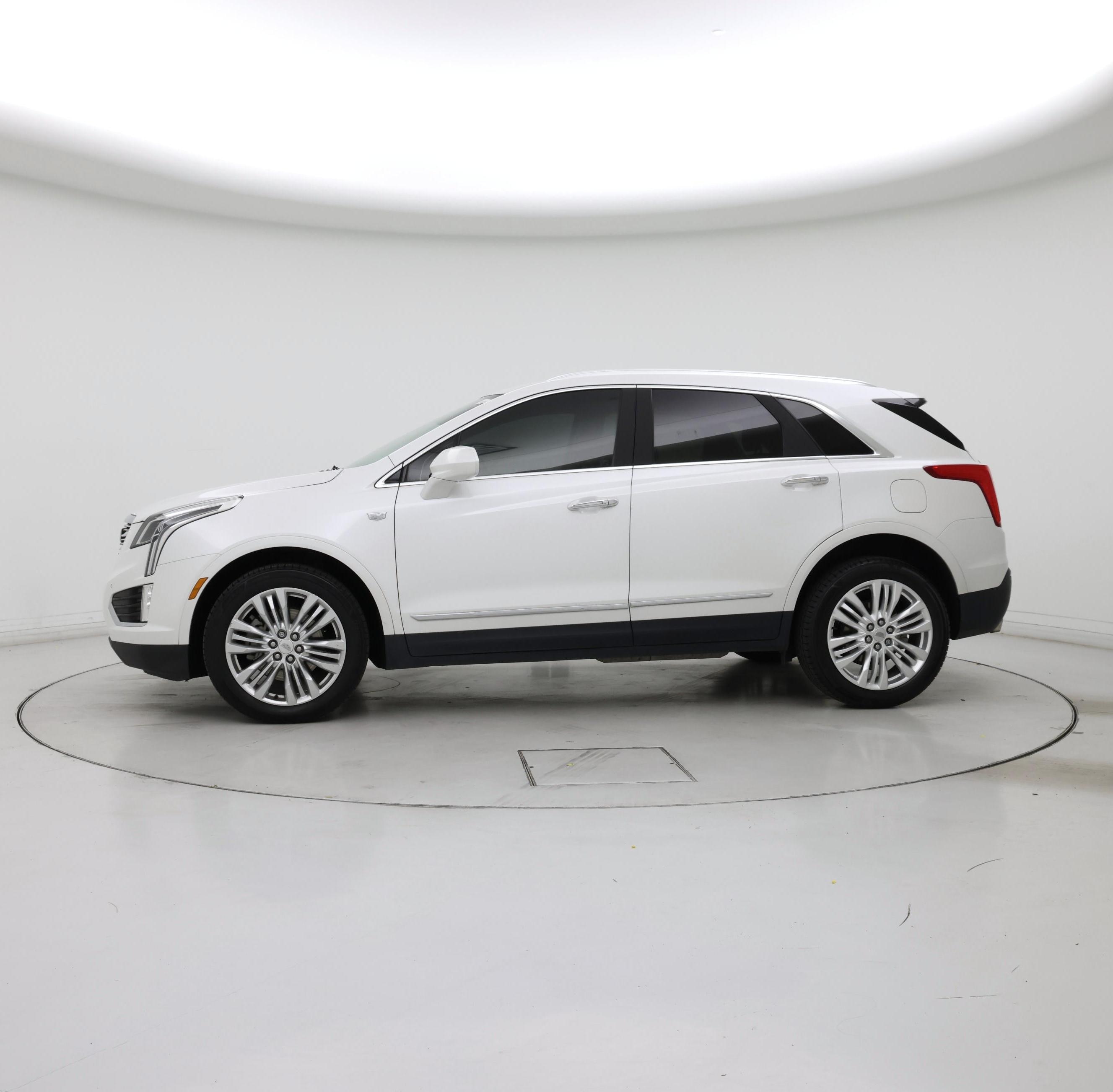 Thumbnail: 2017 Cadillac XT5 - 3