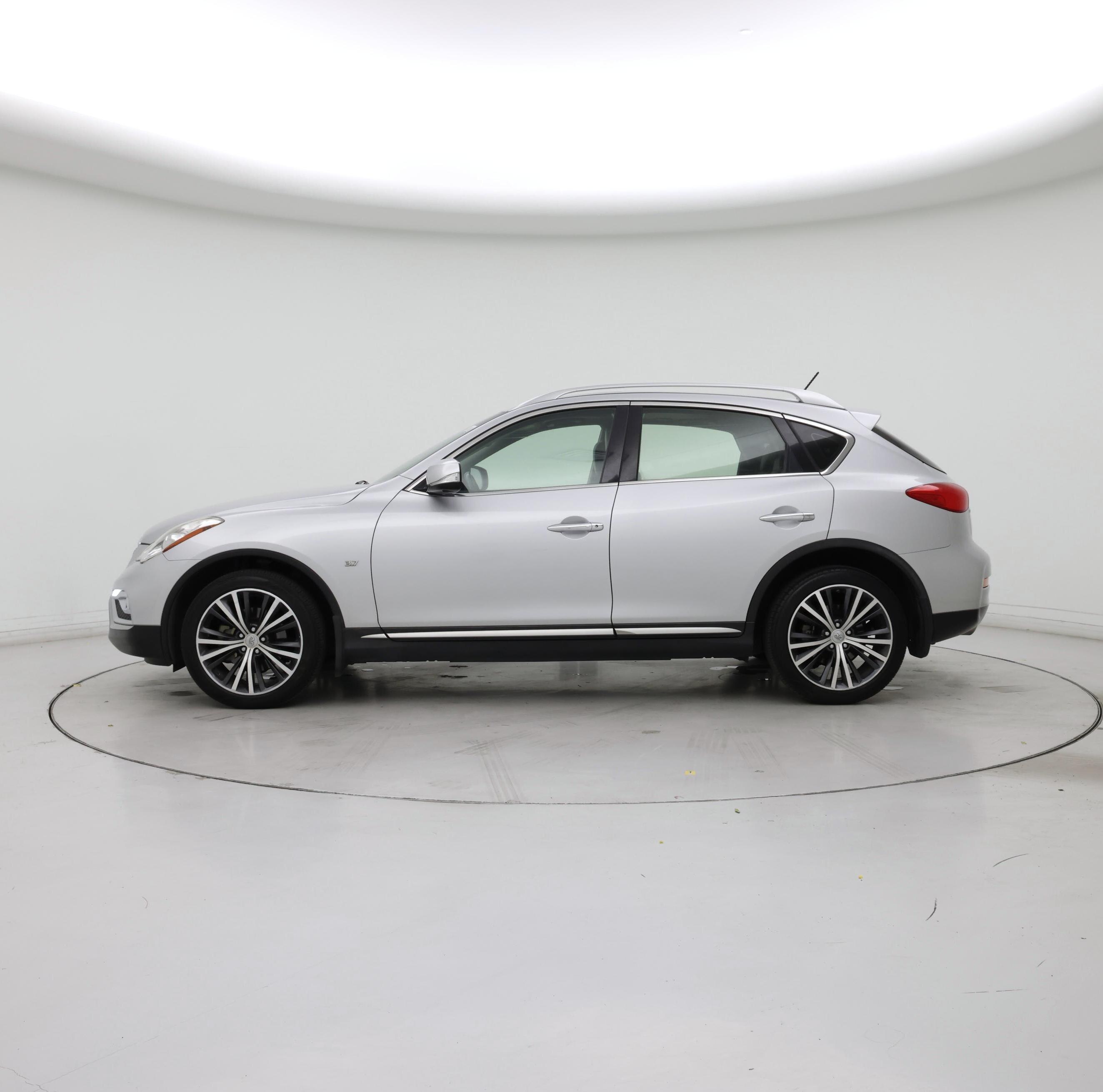 Thumbnail: 2017 INFINITI QX50 - 3