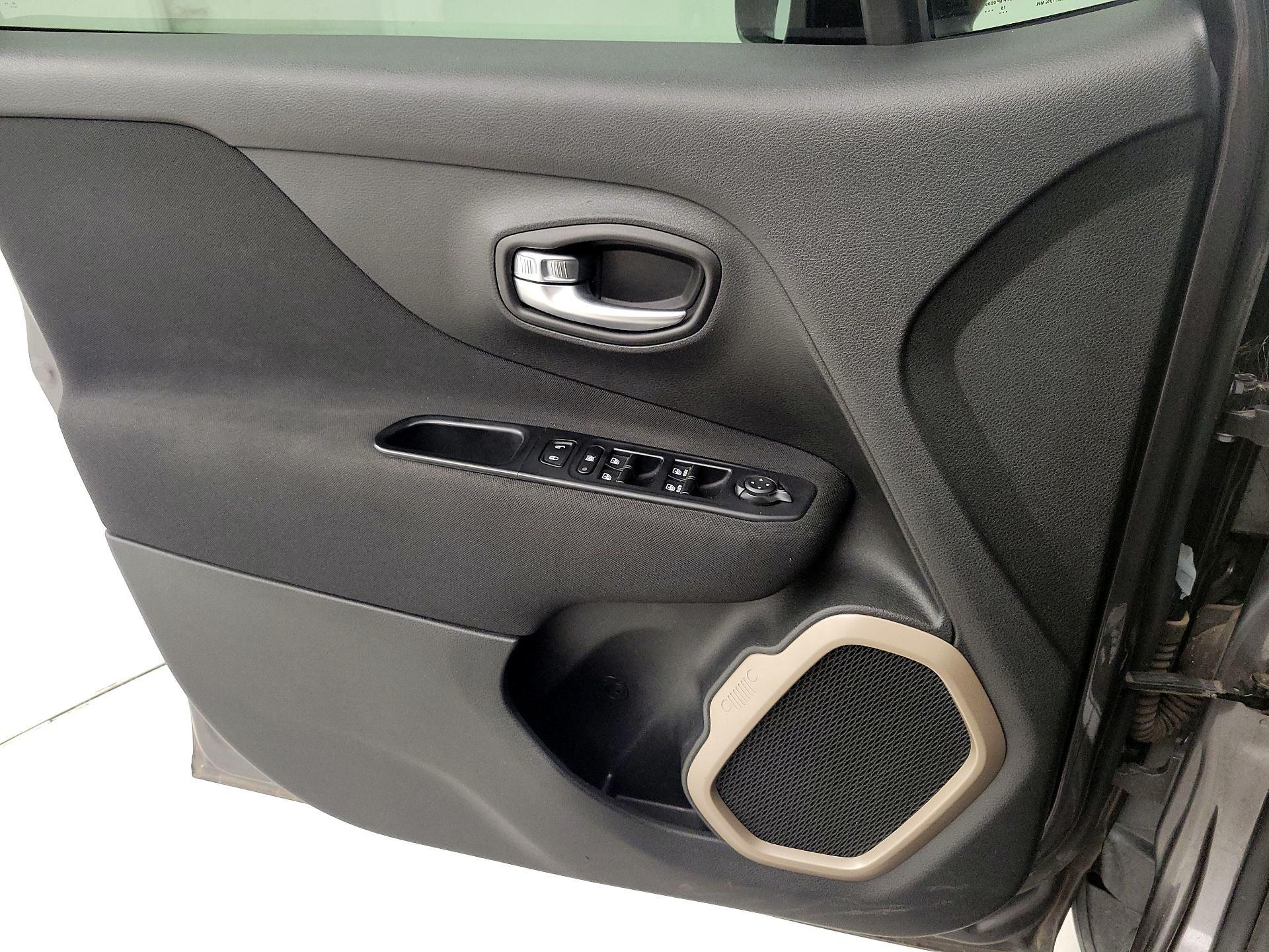 Thumbnail: 2017 Jeep Renegade - 12
