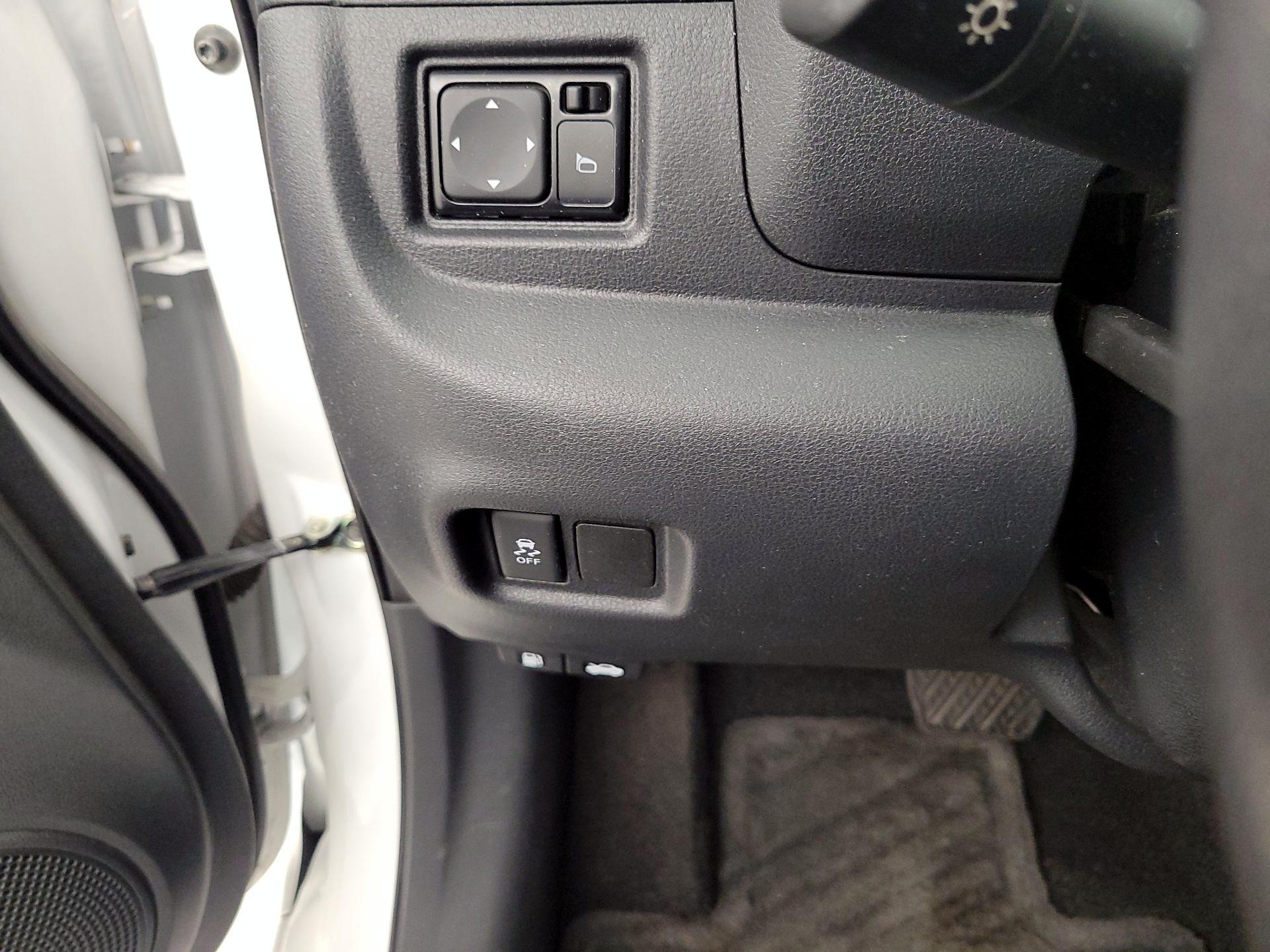 Thumbnail: 2017 Nissan Versa Note - 13