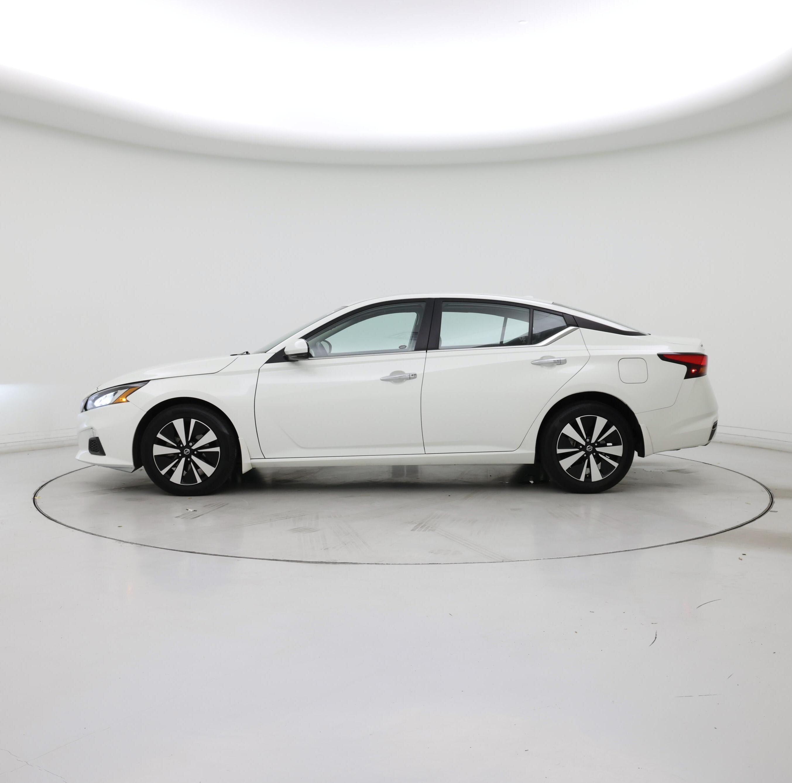 Thumbnail: 2022 Nissan Altima - 3