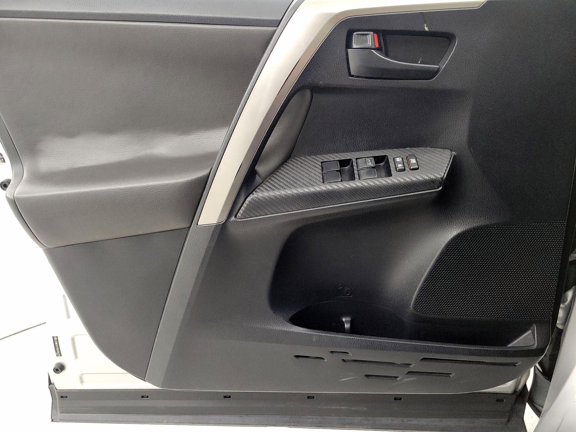 Thumbnail: 2013 Toyota RAV4 - 12