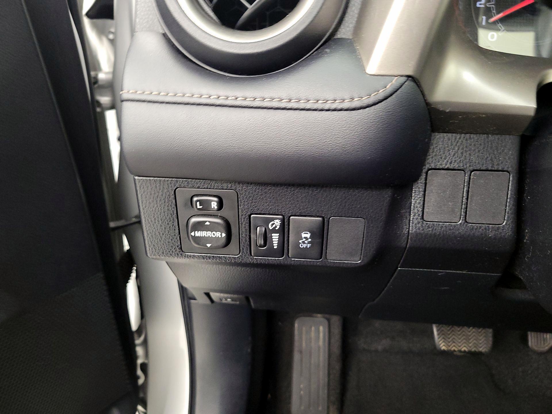 Thumbnail: 2013 Toyota RAV4 - 13