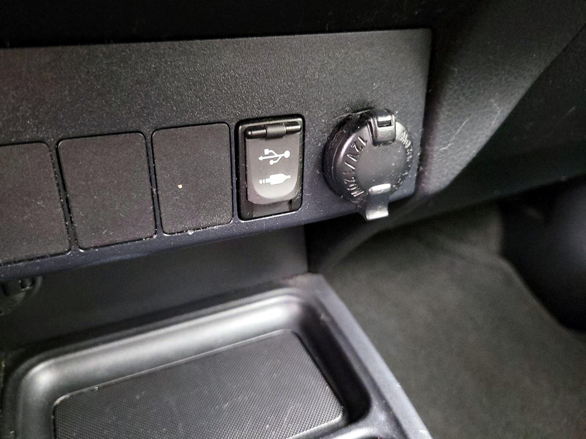 Thumbnail: 2013 Toyota RAV4 - 18