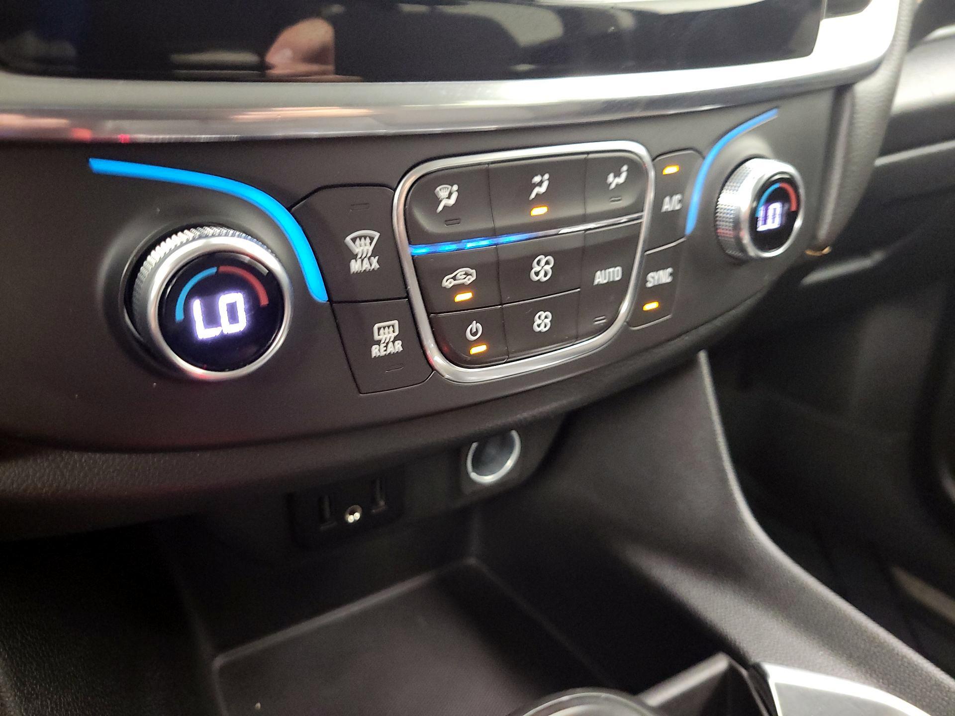 Thumbnail: 2020 Chevrolet Traverse - 16