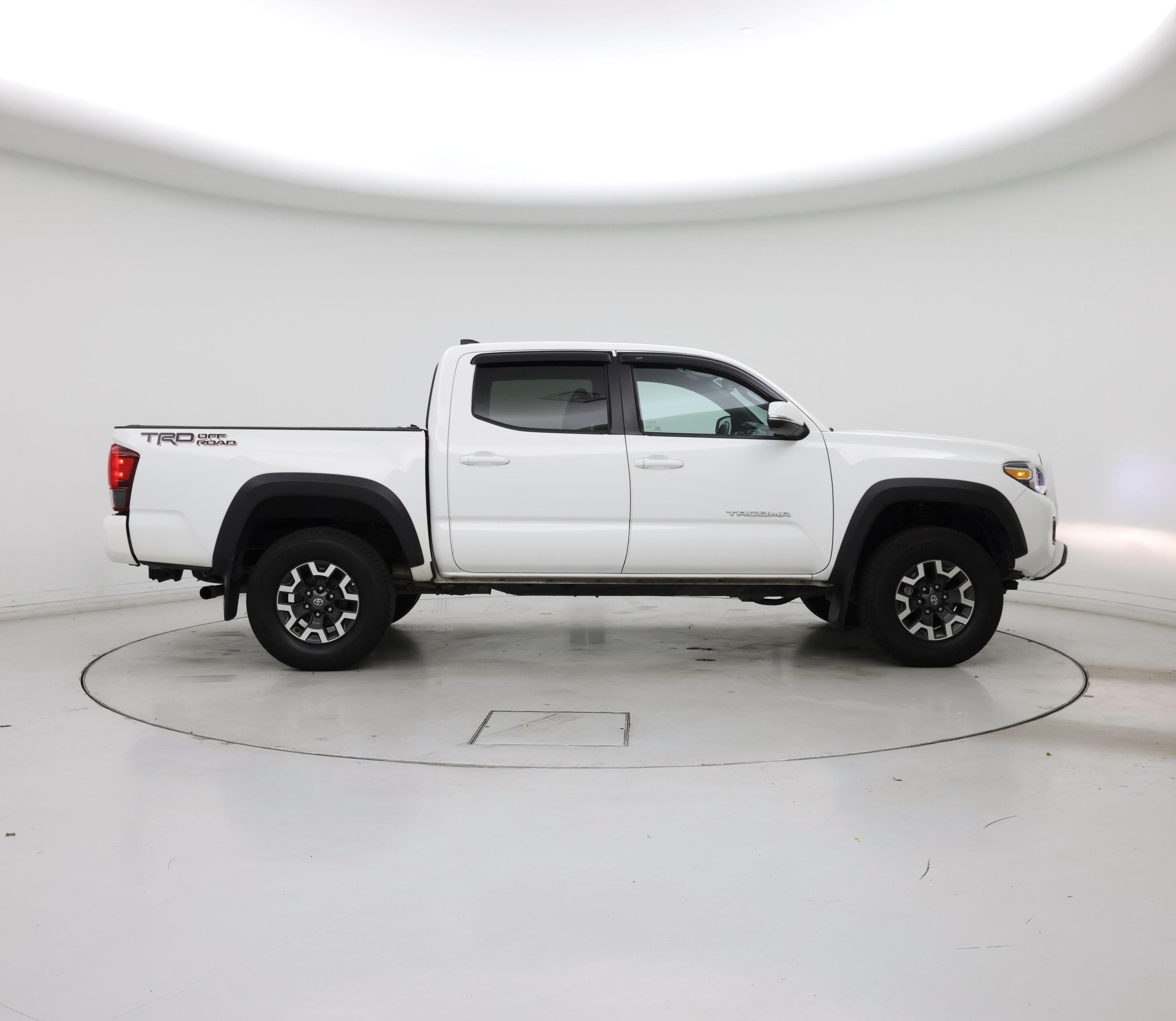 Thumbnail: 2018 Toyota Tacoma - 7