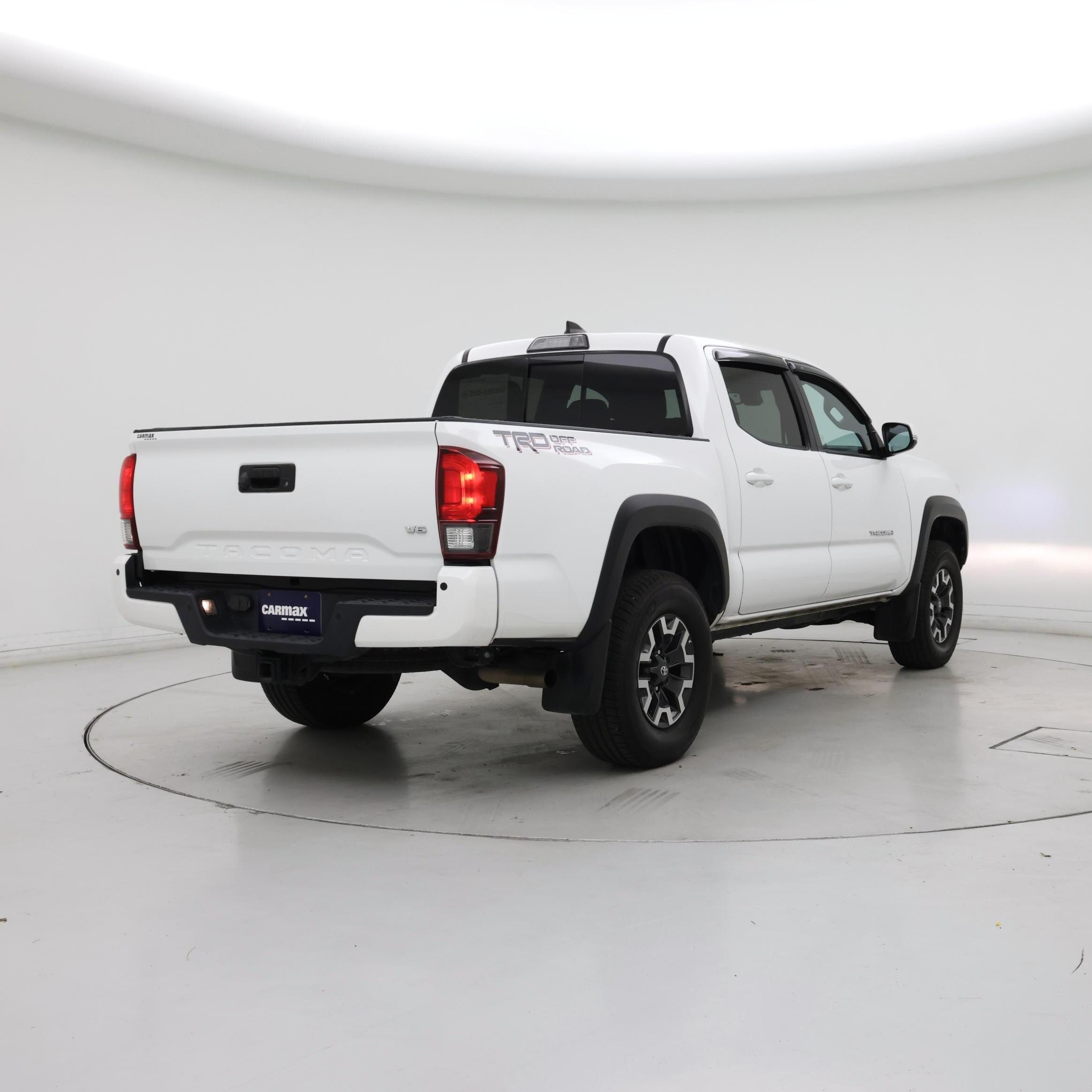 Thumbnail: 2018 Toyota Tacoma - 8