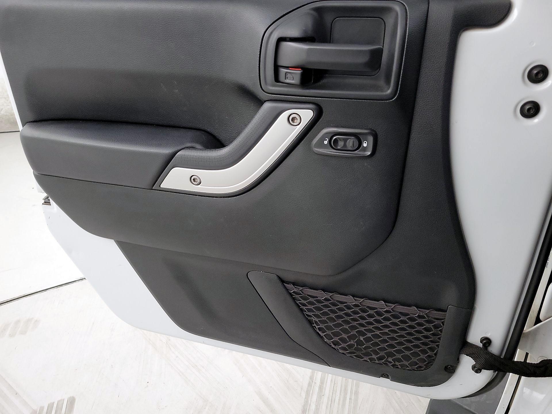 Thumbnail: 2018 Jeep Wrangler - 12