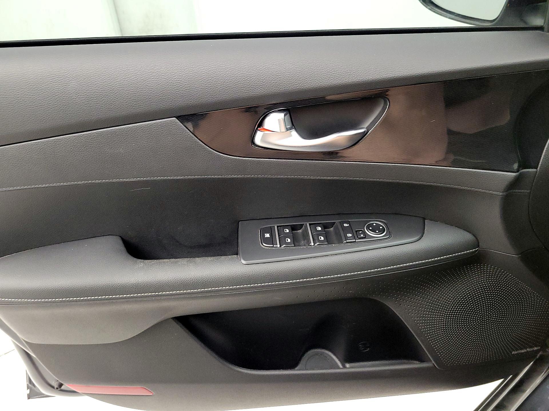 Thumbnail: 2023 Kia Forte - 12