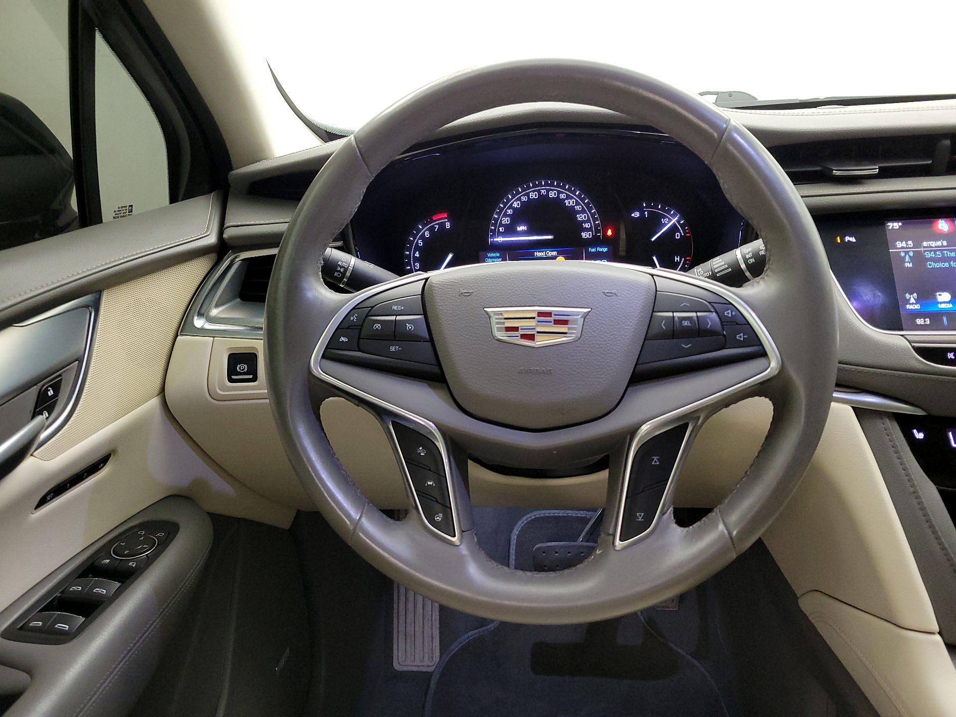 Thumbnail: 2017 Cadillac XT5 - 10