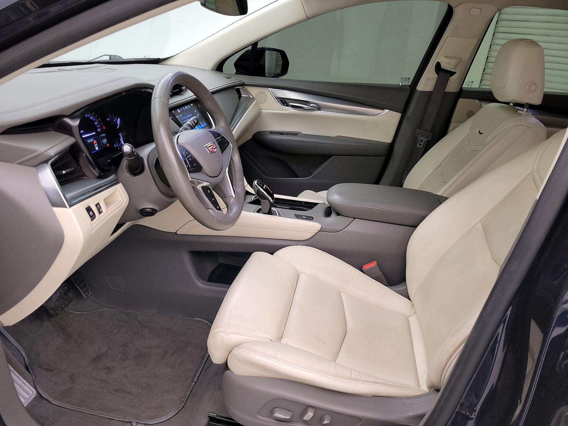 Thumbnail: 2017 Cadillac XT5 - 11