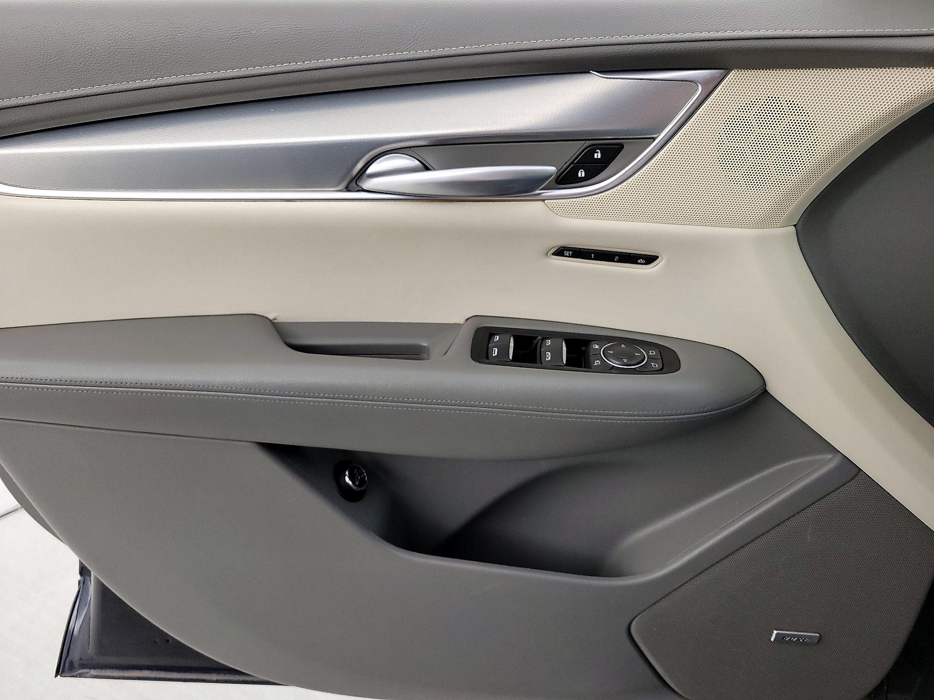 Thumbnail: 2017 Cadillac XT5 - 12