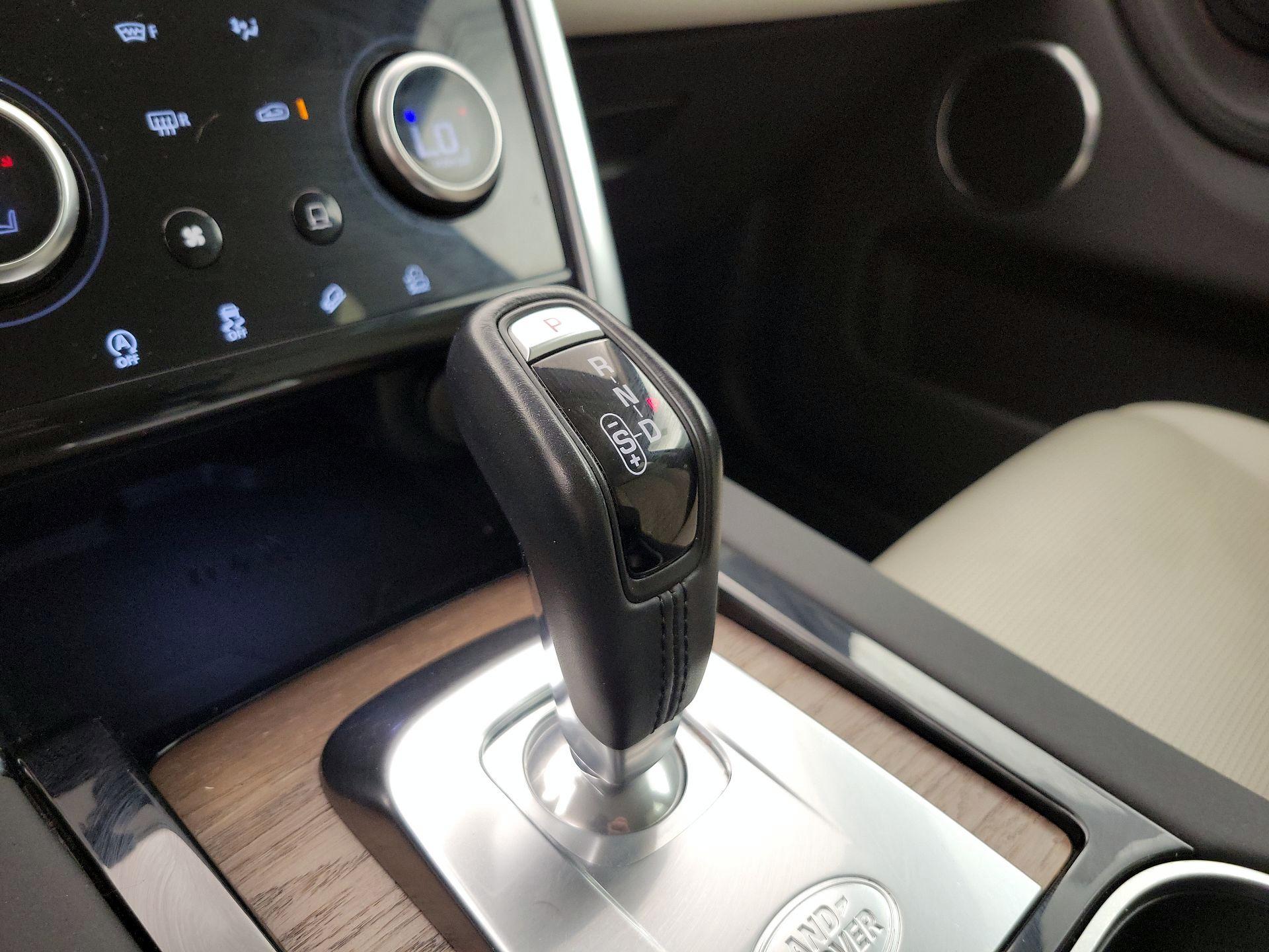 Thumbnail: 2020 Land Rover Discovery Sport - 18