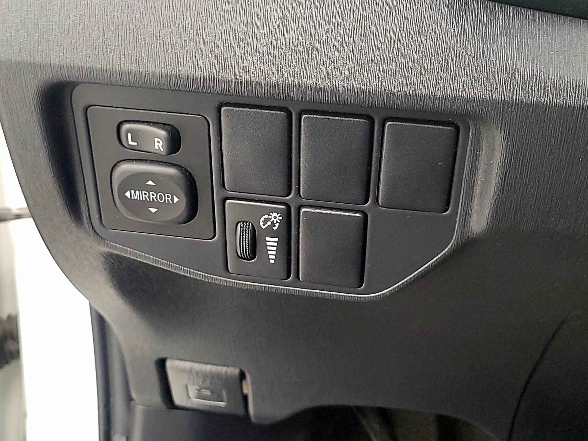 Thumbnail: 2015 Toyota Prius - 14