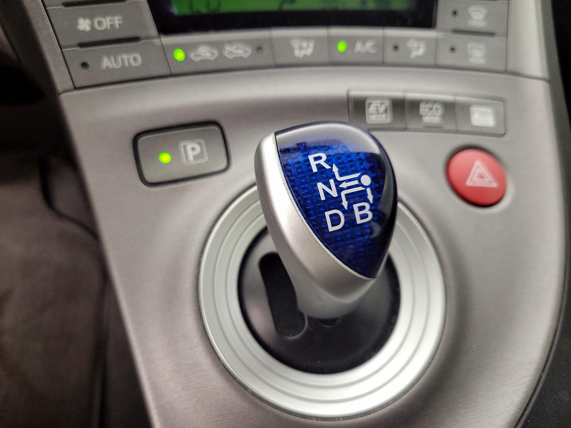 Thumbnail: 2015 Toyota Prius - 18