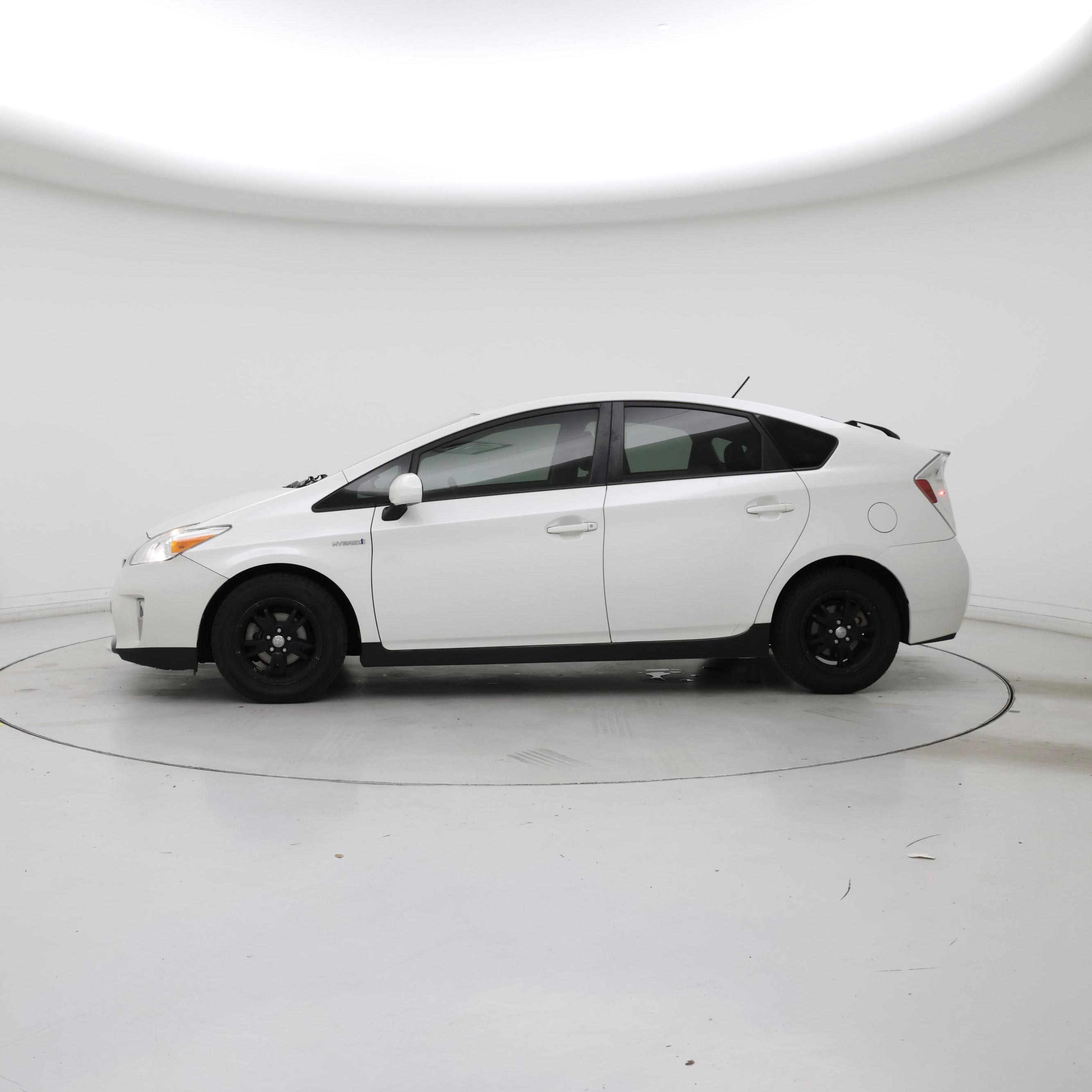 Thumbnail: 2015 Toyota Prius - 3
