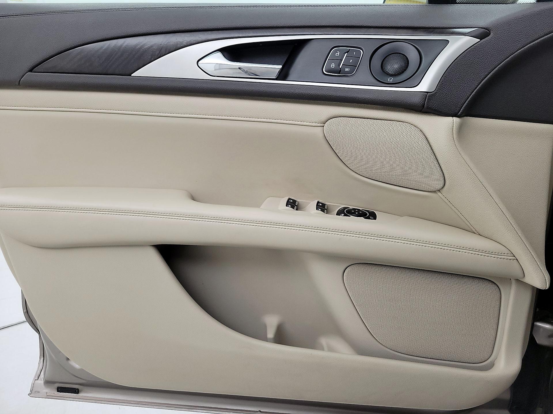 Thumbnail: 2019 Lincoln MKZ - 12
