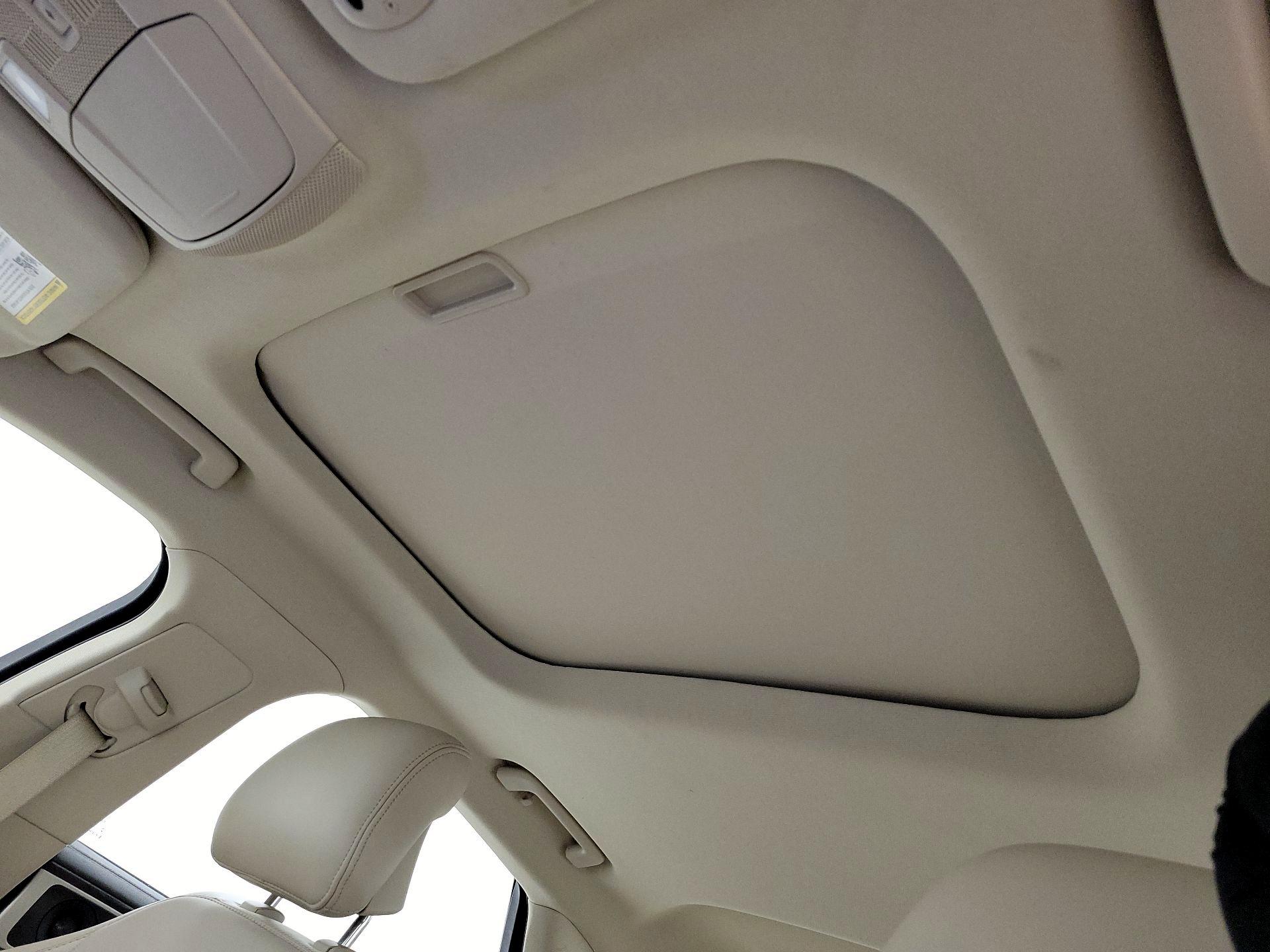 Thumbnail: 2019 Lincoln MKZ - 20