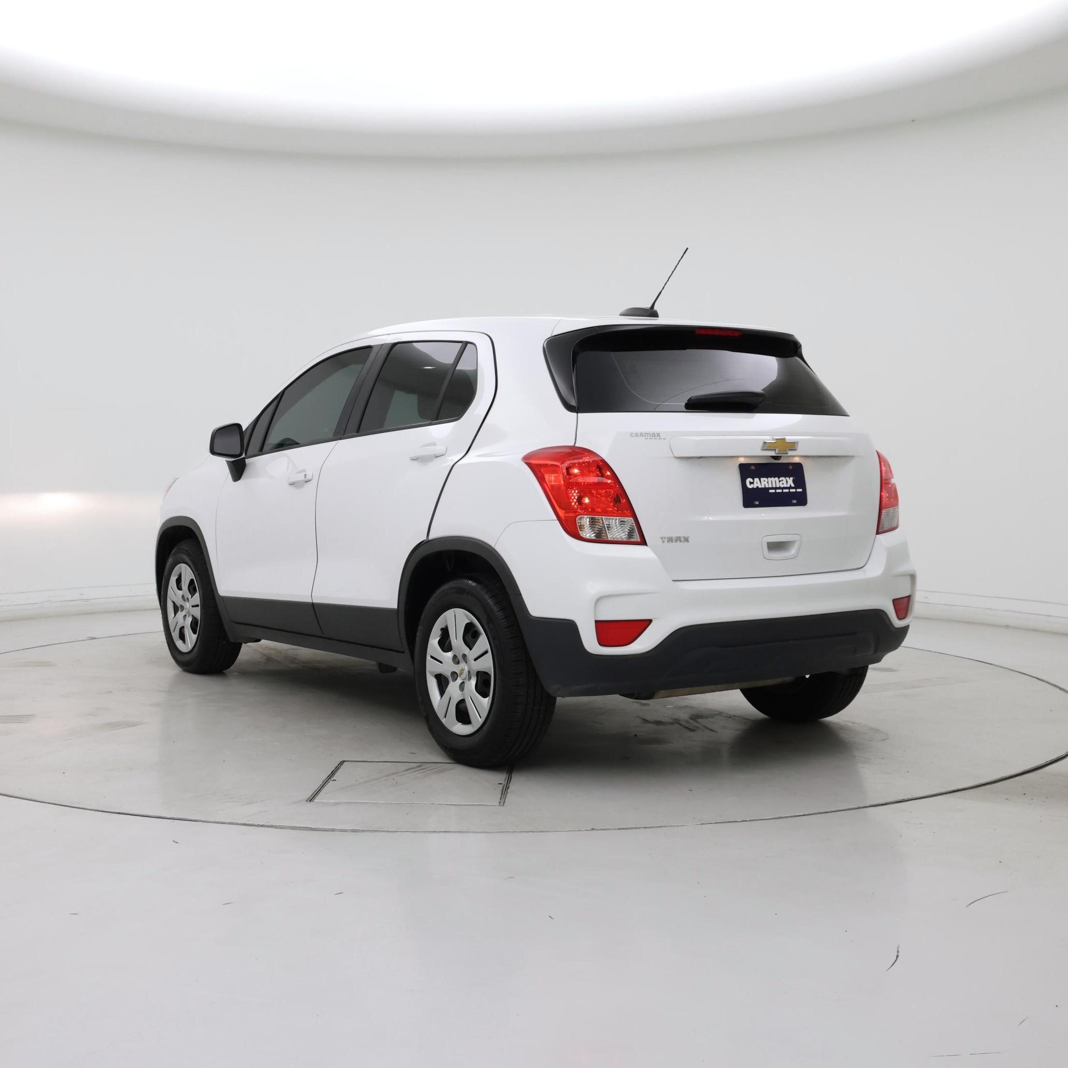 Thumbnail: 2017 Chevrolet Trax - 2