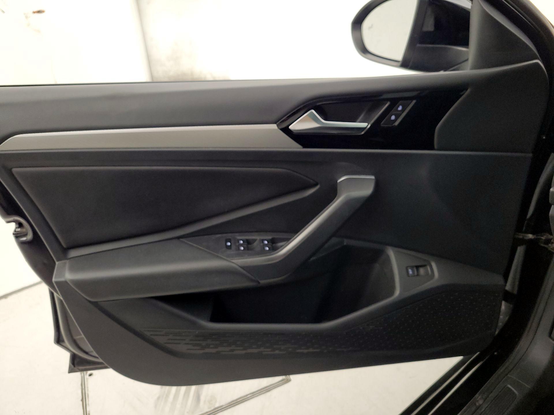Thumbnail: 2019 Volkswagen Jetta - 12
