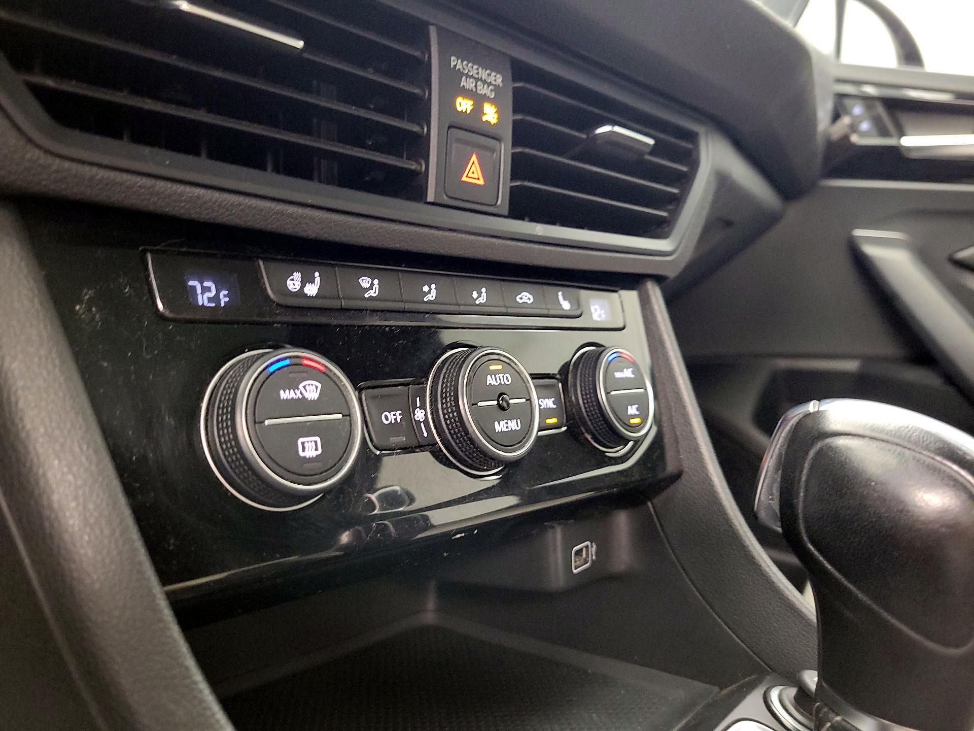 Thumbnail: 2019 Volkswagen Jetta - 16