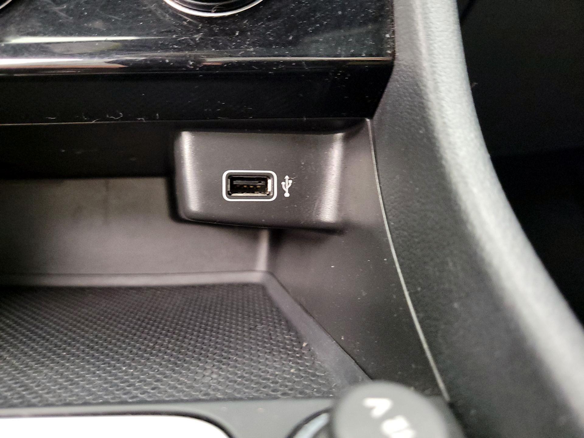 Thumbnail: 2019 Volkswagen Jetta - 18