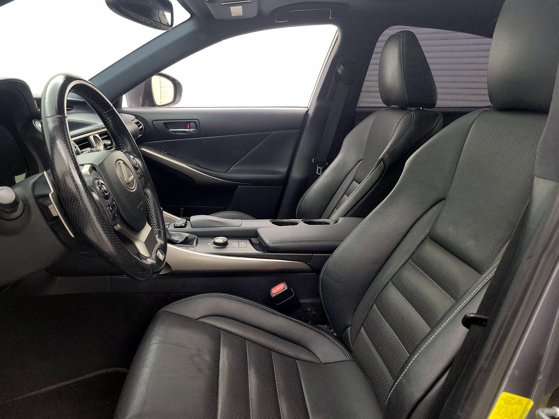 Thumbnail: 2016 Lexus IS - 11