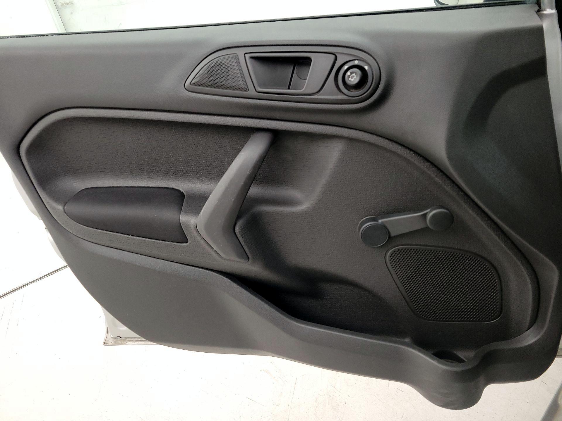 Thumbnail: 2016 Ford Fiesta - 12