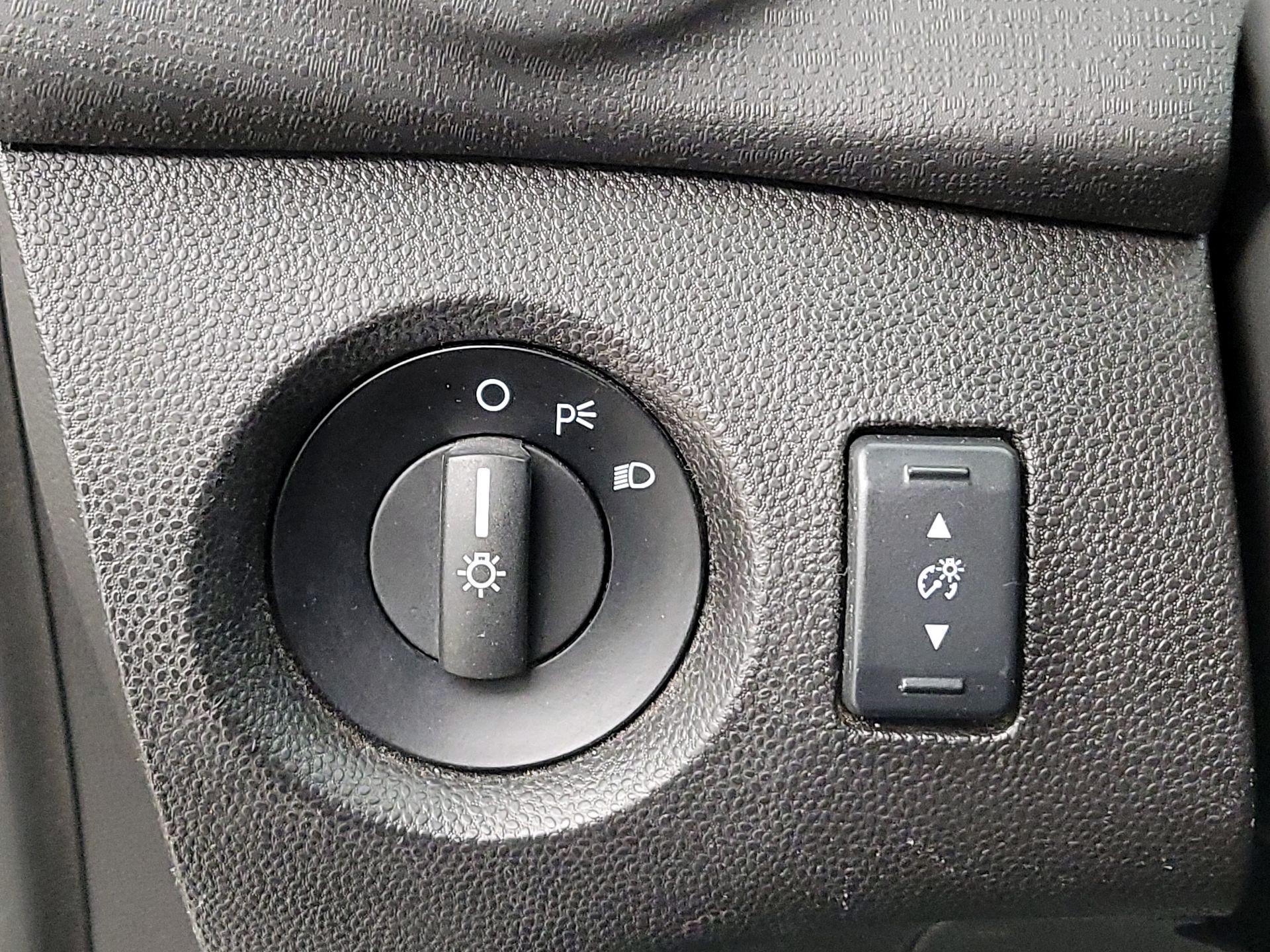 Thumbnail: 2016 Ford Fiesta - 13