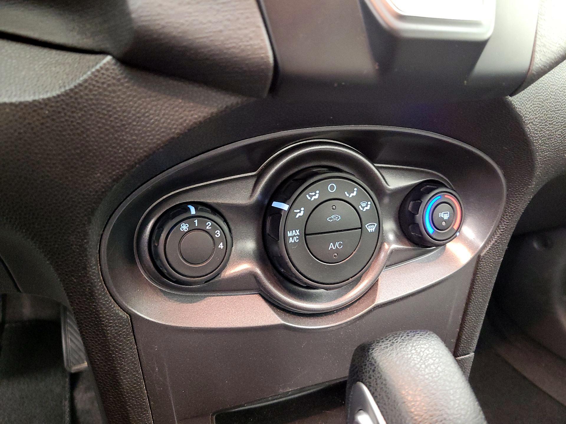 Thumbnail: 2016 Ford Fiesta - 15