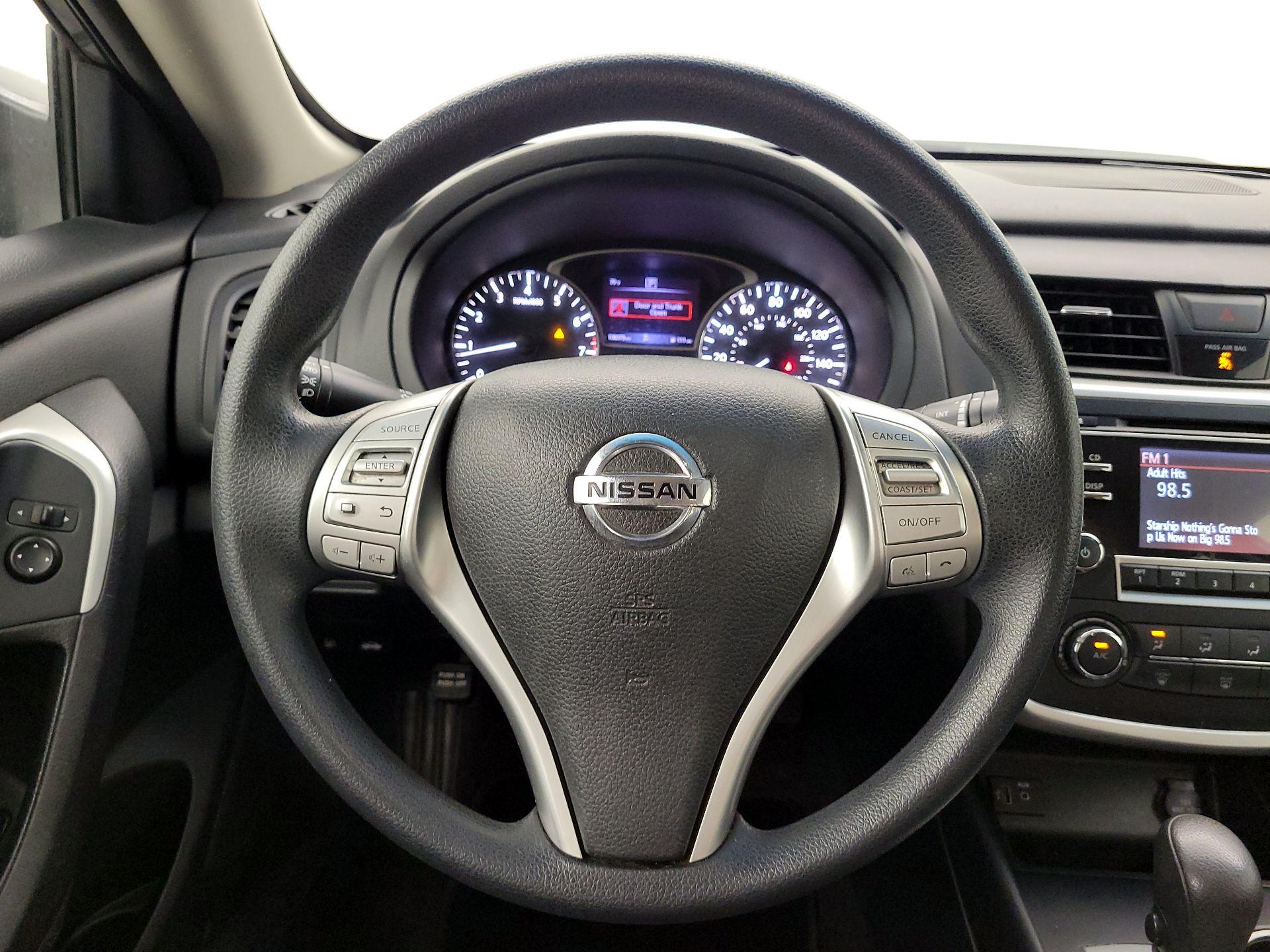 Thumbnail: 2018 Nissan Altima - 10