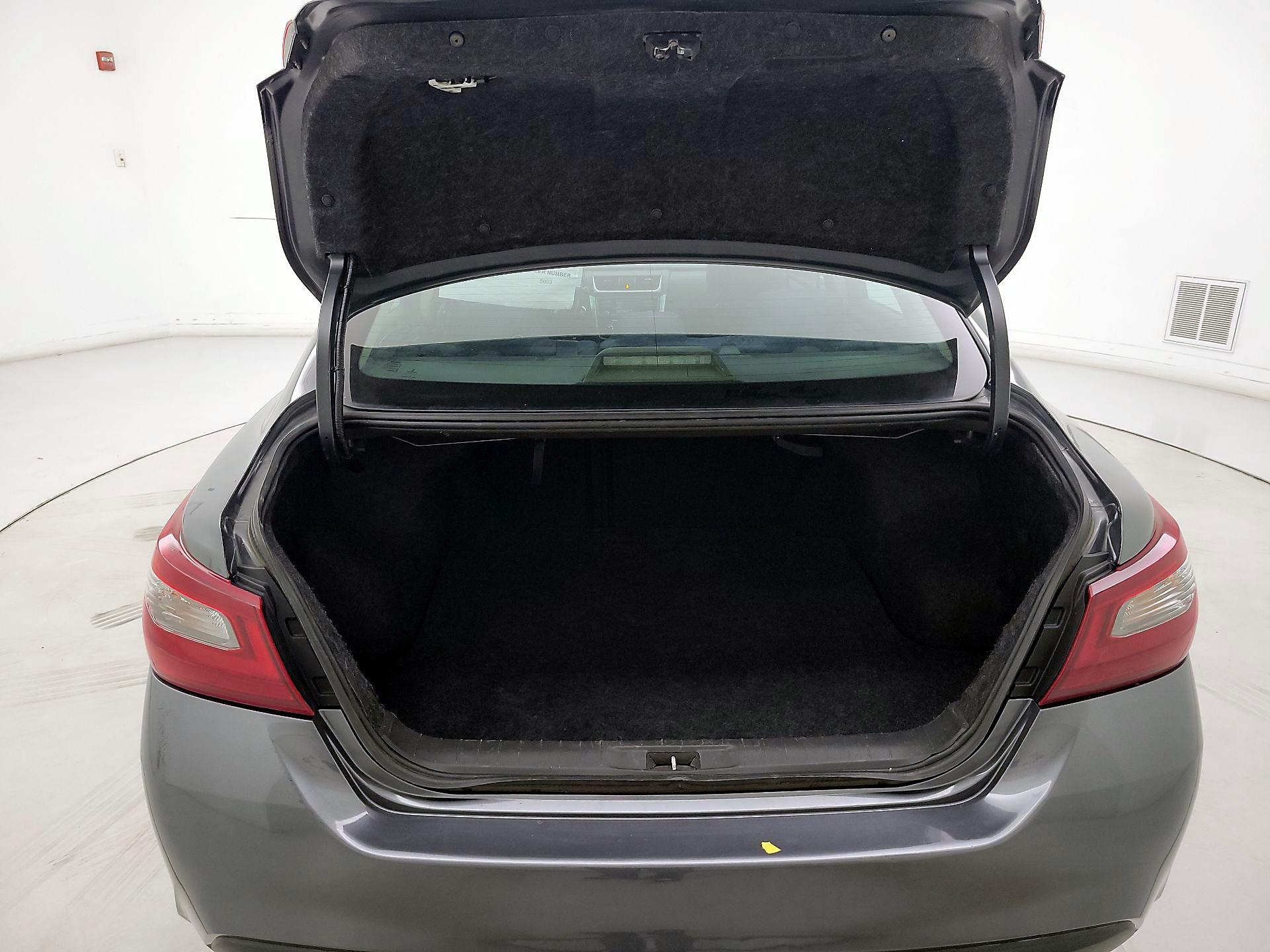 Thumbnail: 2018 Nissan Altima - 20