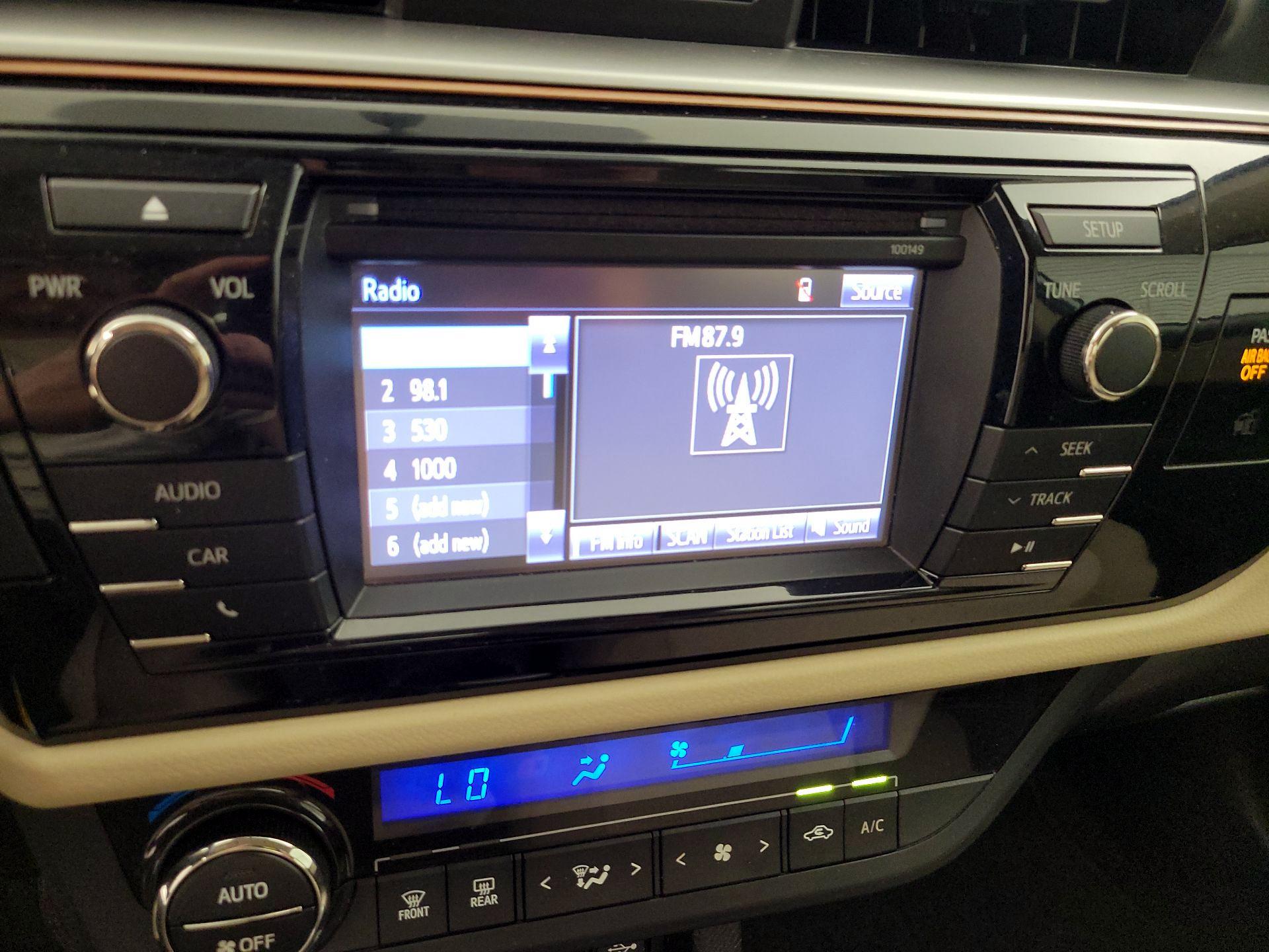 Thumbnail: 2015 Toyota Corolla - 13