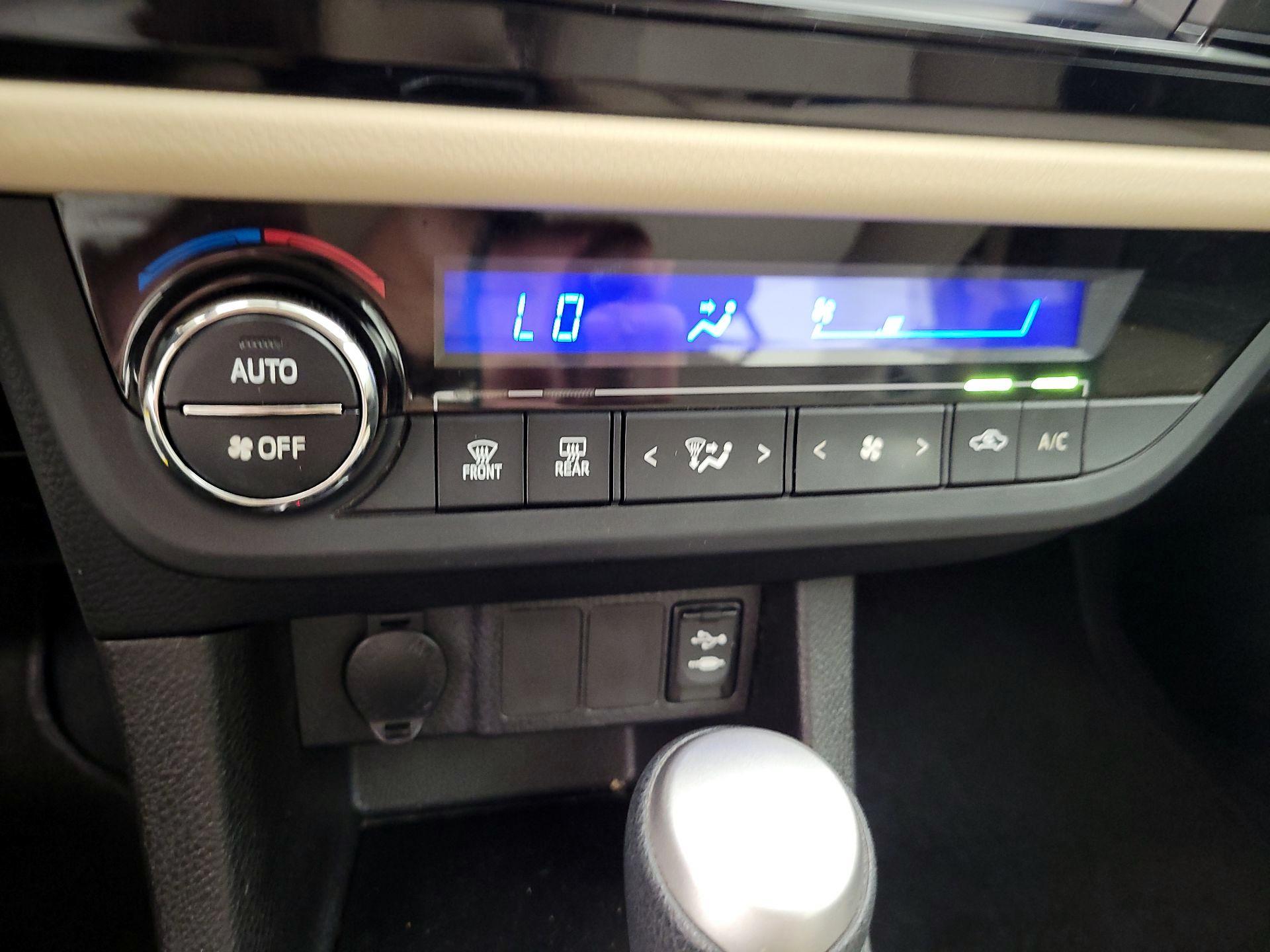 Thumbnail: 2015 Toyota Corolla - 14