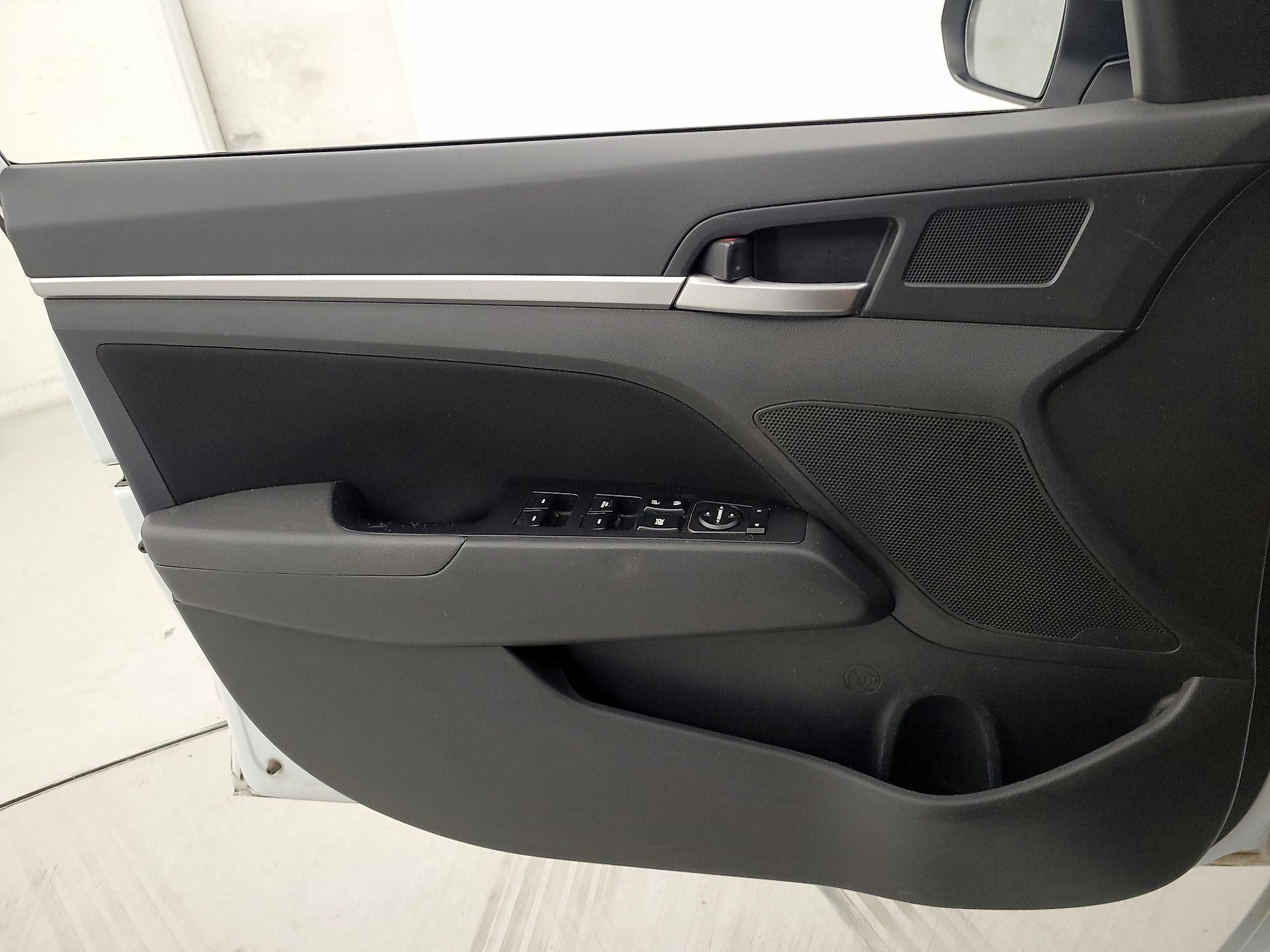 Thumbnail: 2019 Hyundai Elantra - 13