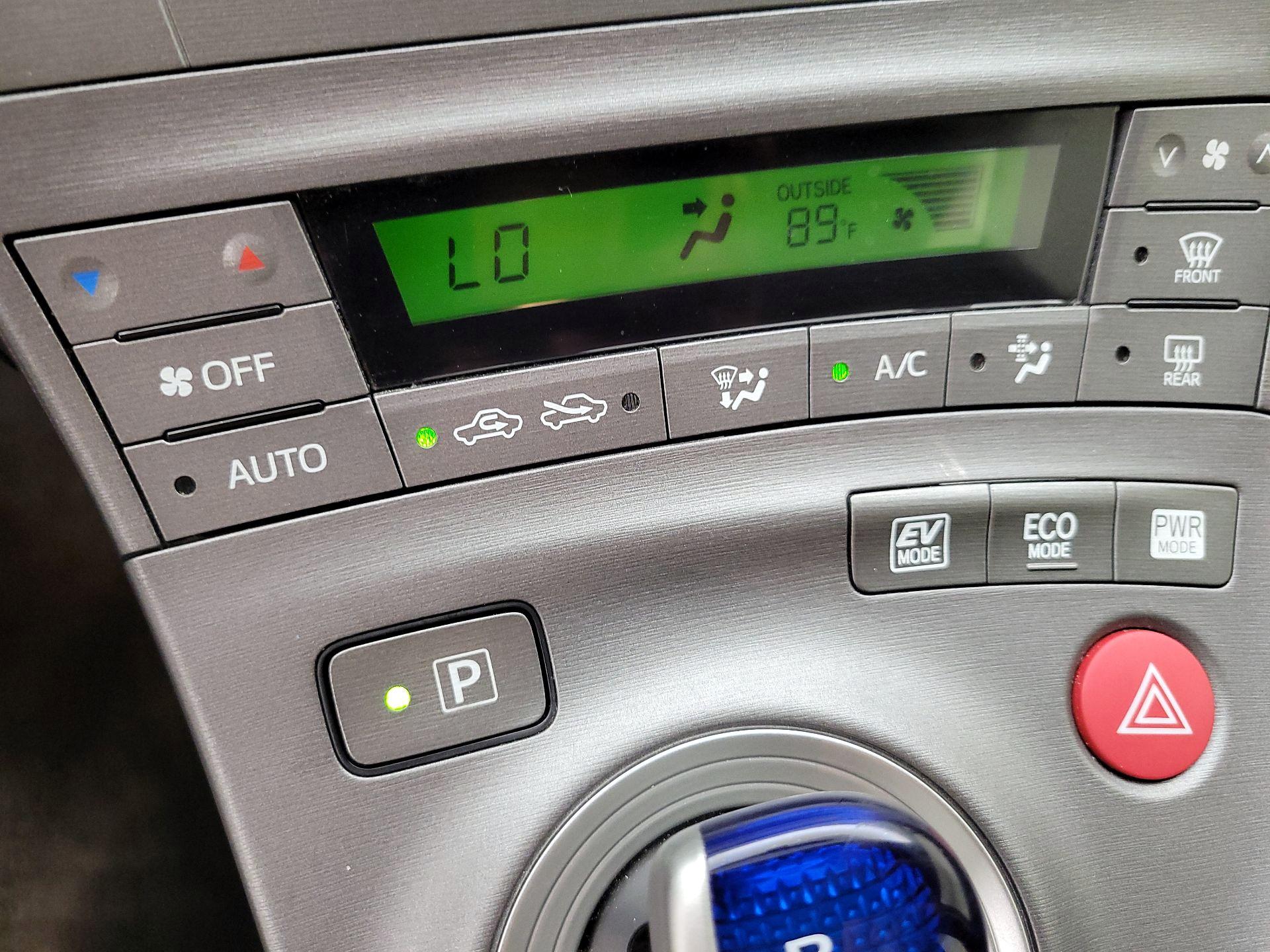 Thumbnail: 2015 Toyota Prius - 14