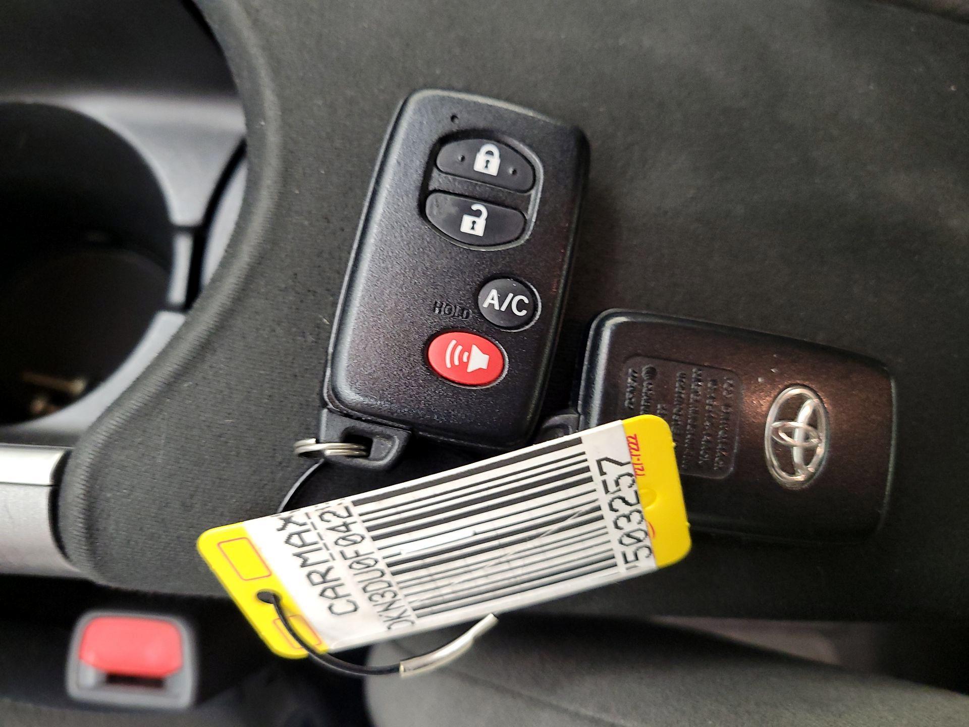 Thumbnail: 2015 Toyota Prius - 18