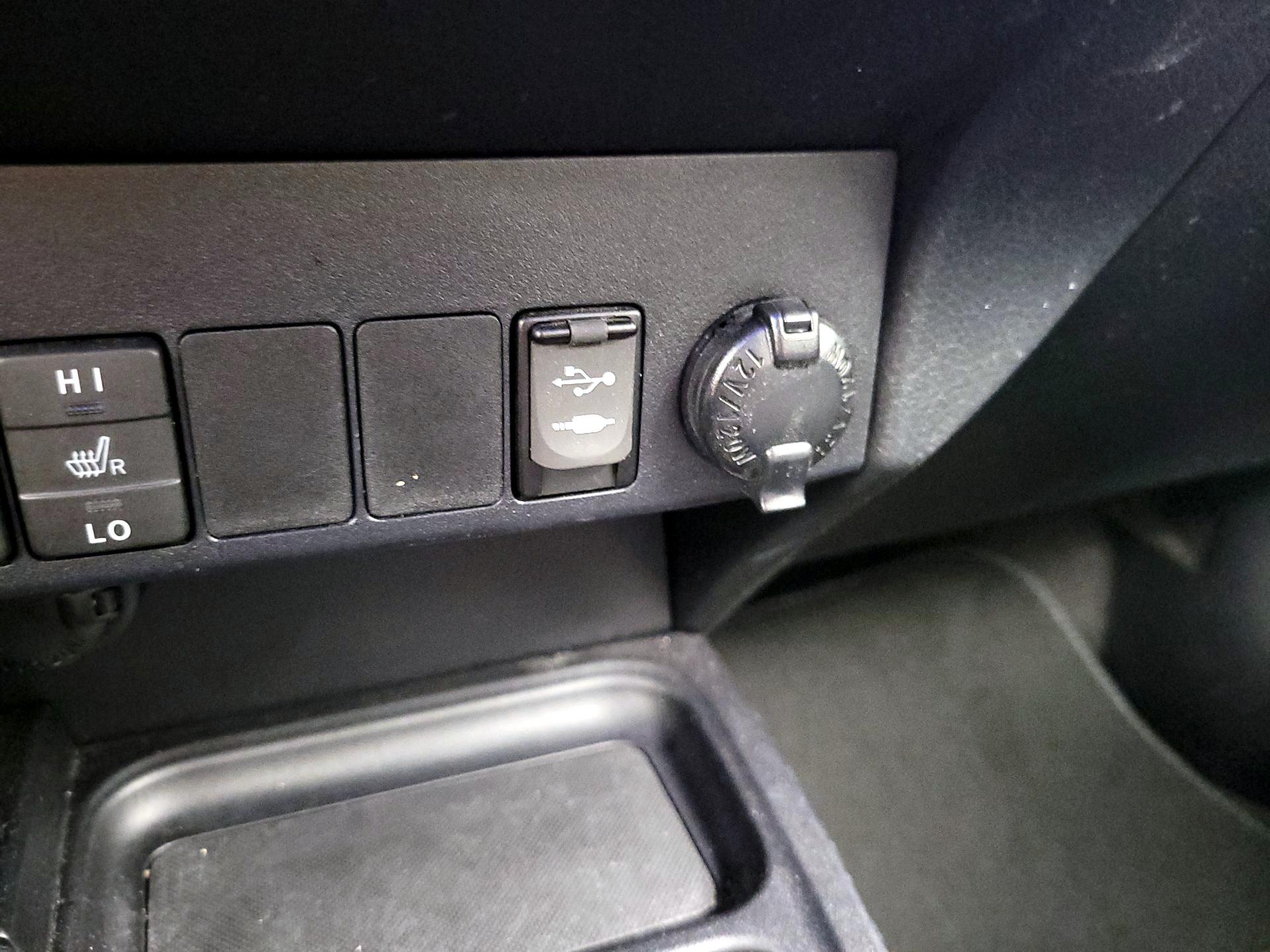 Thumbnail: 2016 Toyota RAV4 - 18