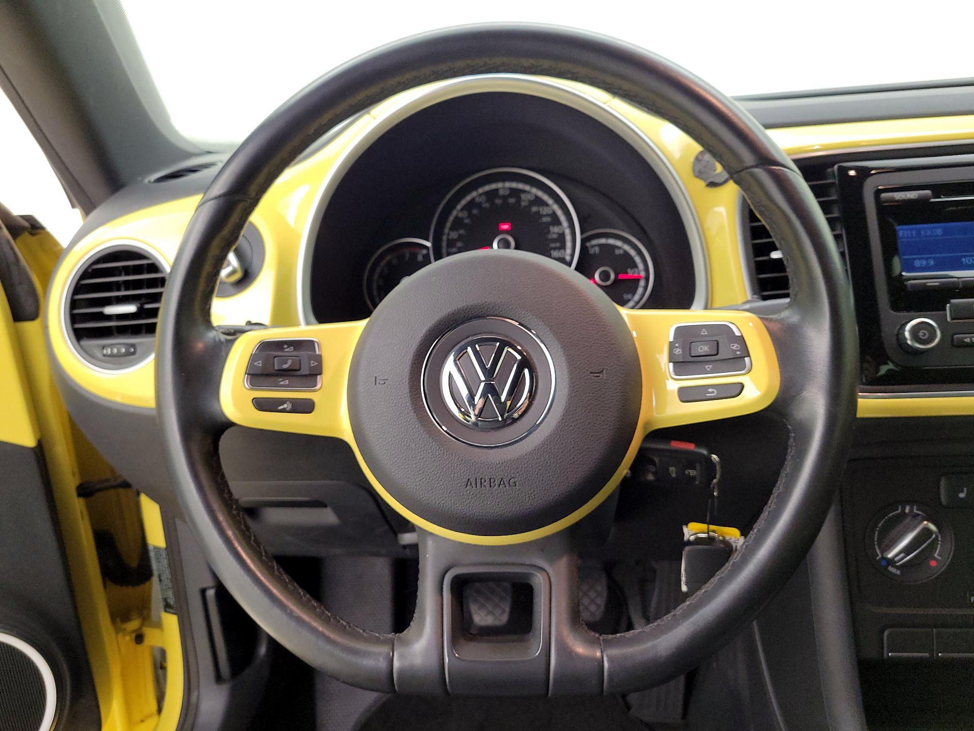 Thumbnail: 2014 Volkswagen Beetle - 10