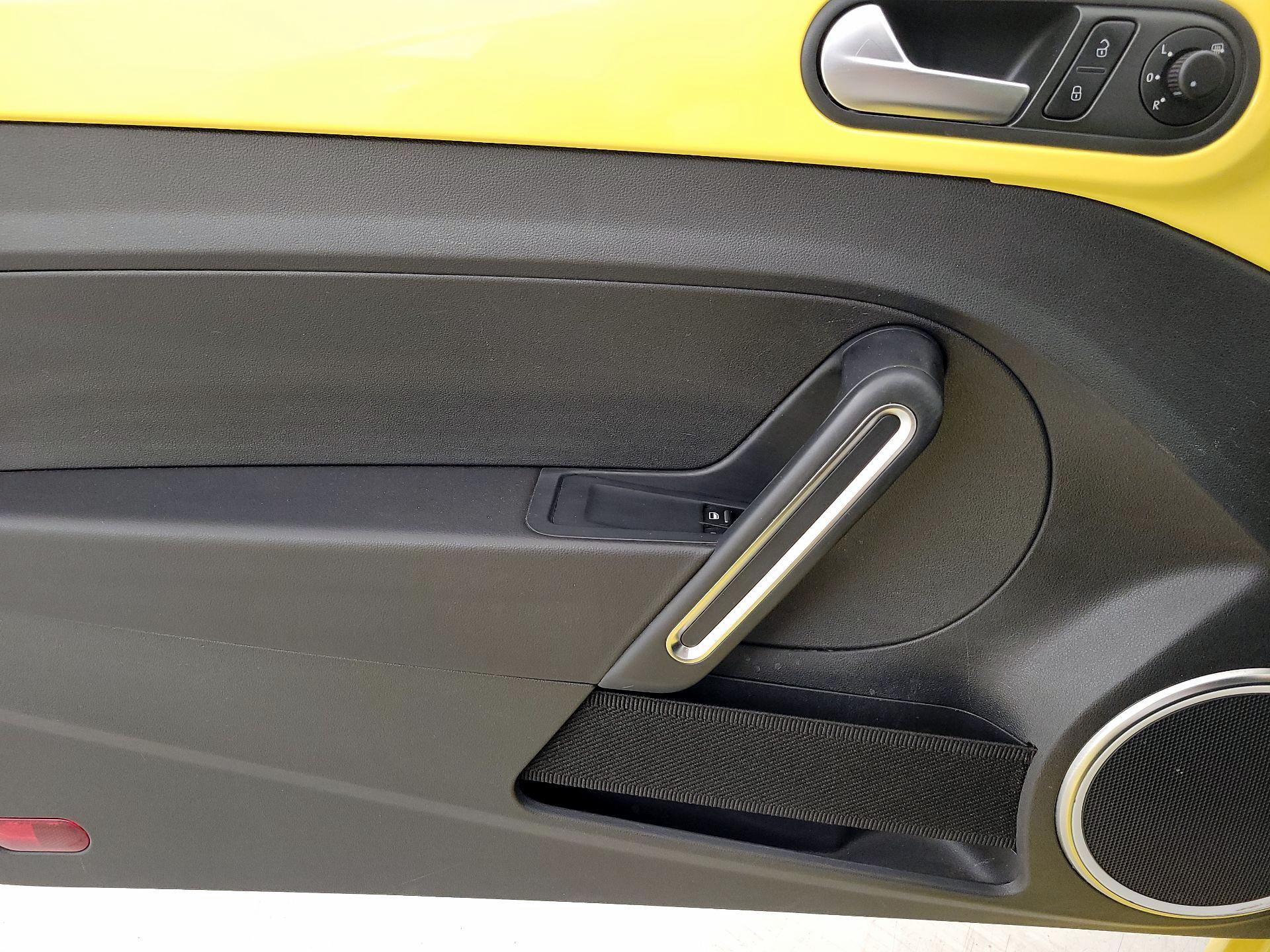 Thumbnail: 2014 Volkswagen Beetle - 12