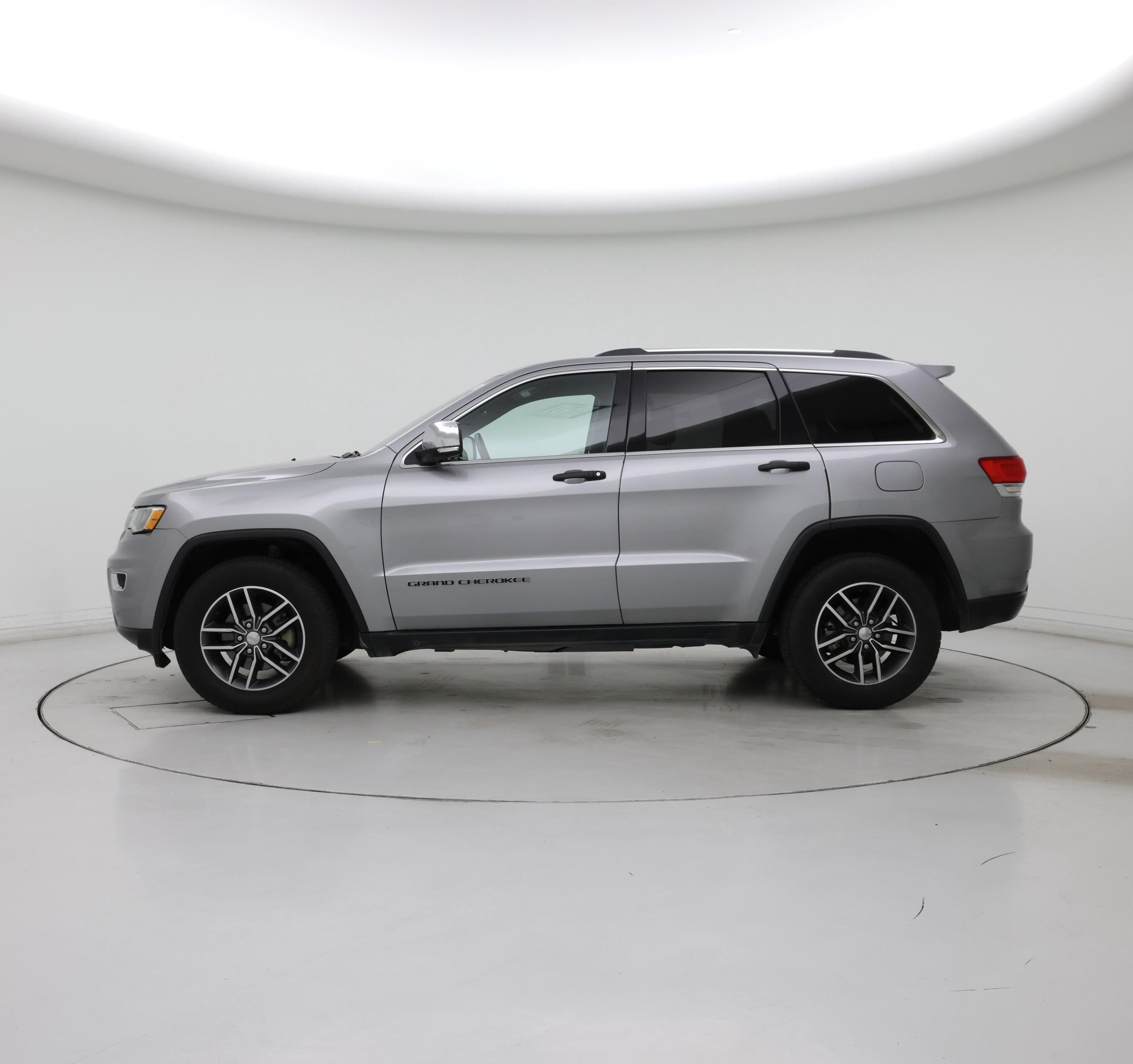 Thumbnail: 2017 Jeep Grand Cherokee - 3