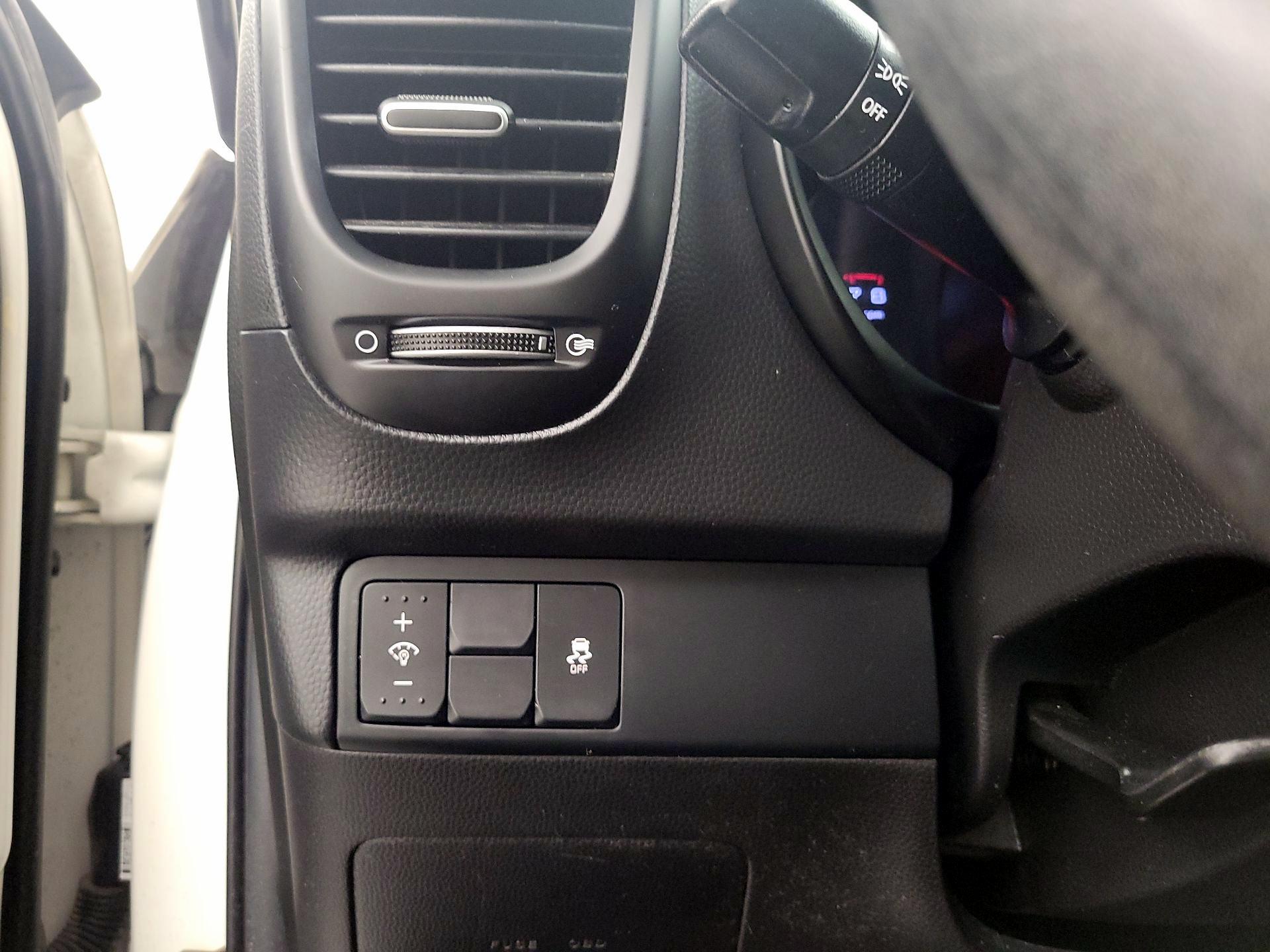 Thumbnail: 2017 Kia Soul - 13