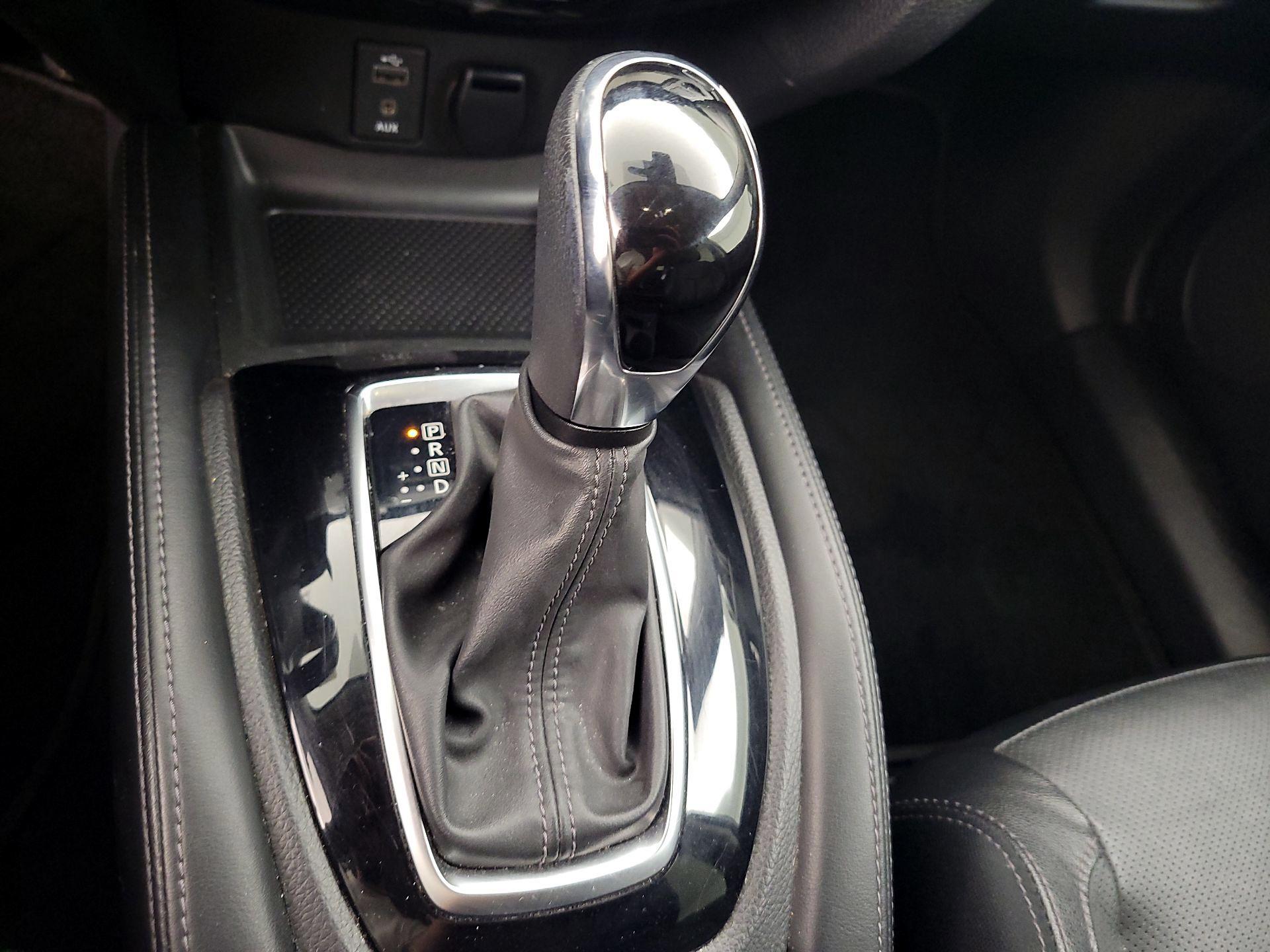 Thumbnail: 2017 Nissan Rogue - 18
