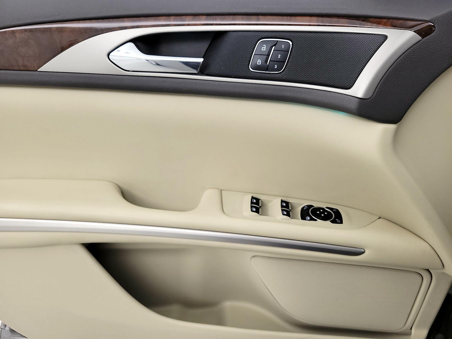 Thumbnail: 2015 Lincoln MKZ - 12