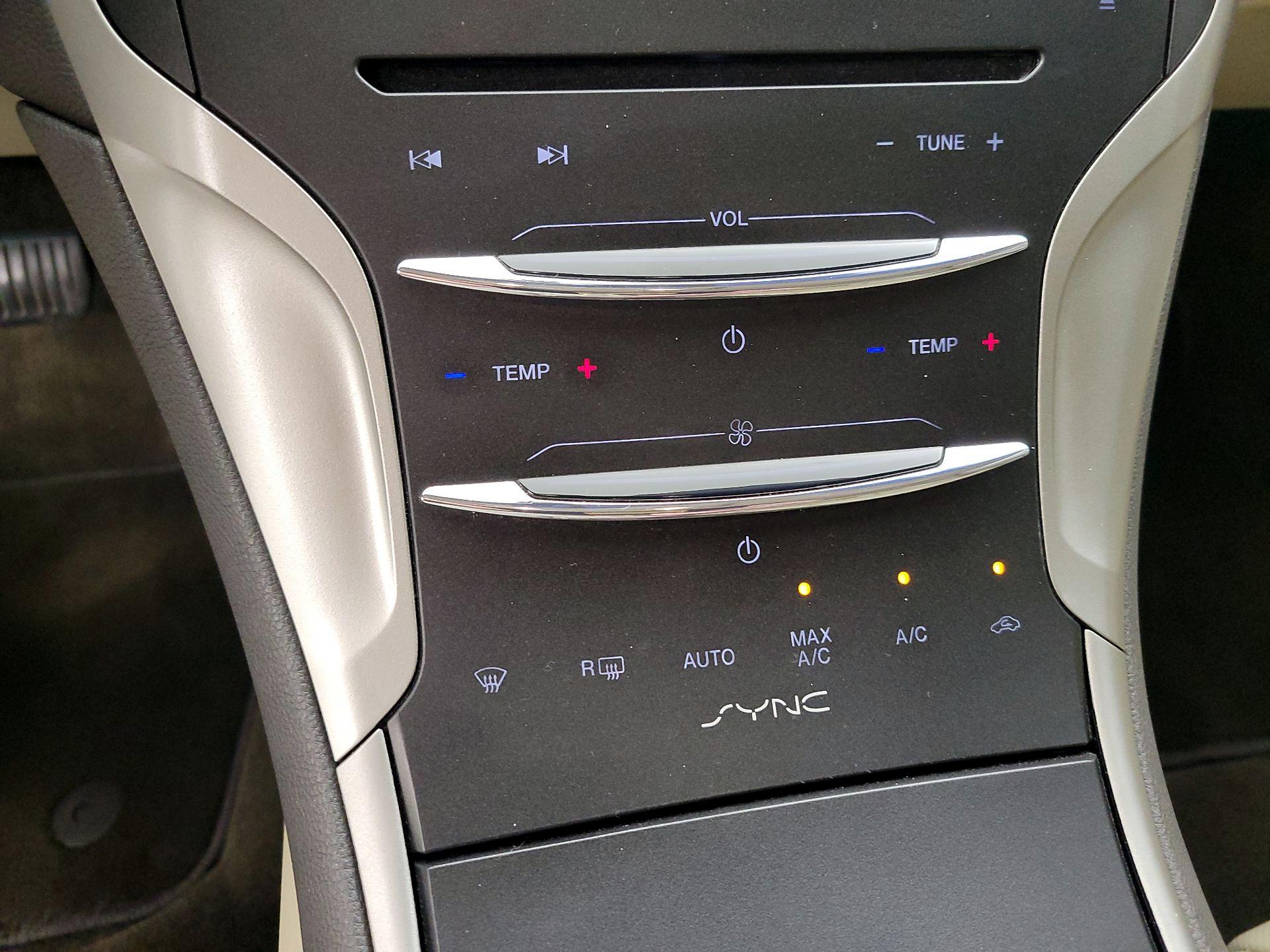 Thumbnail: 2015 Lincoln MKZ - 14