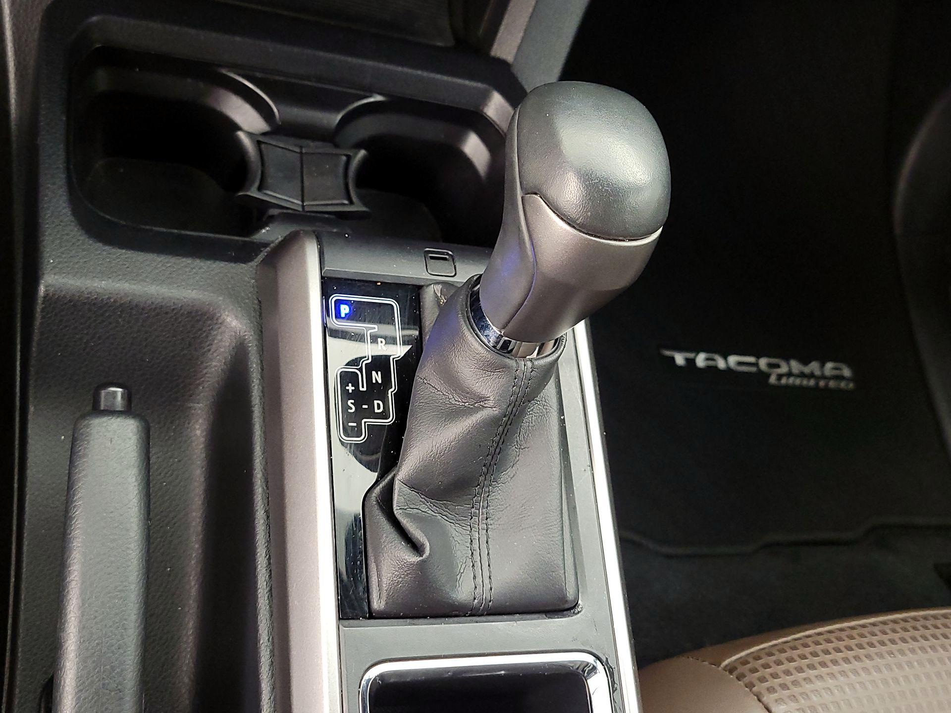 Thumbnail: 2017 Toyota Tacoma - 17
