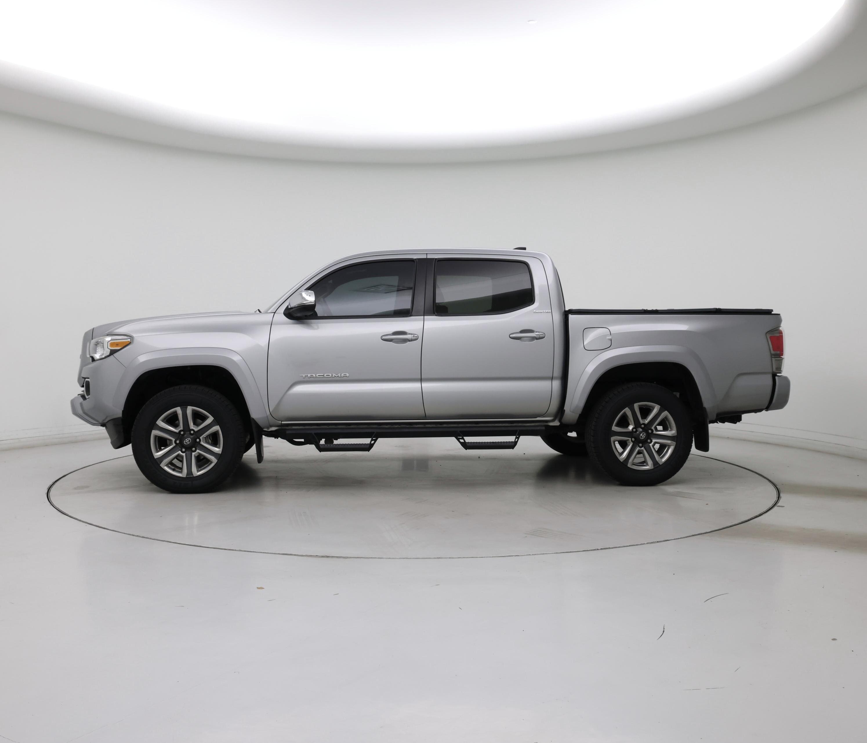 Thumbnail: 2017 Toyota Tacoma - 3