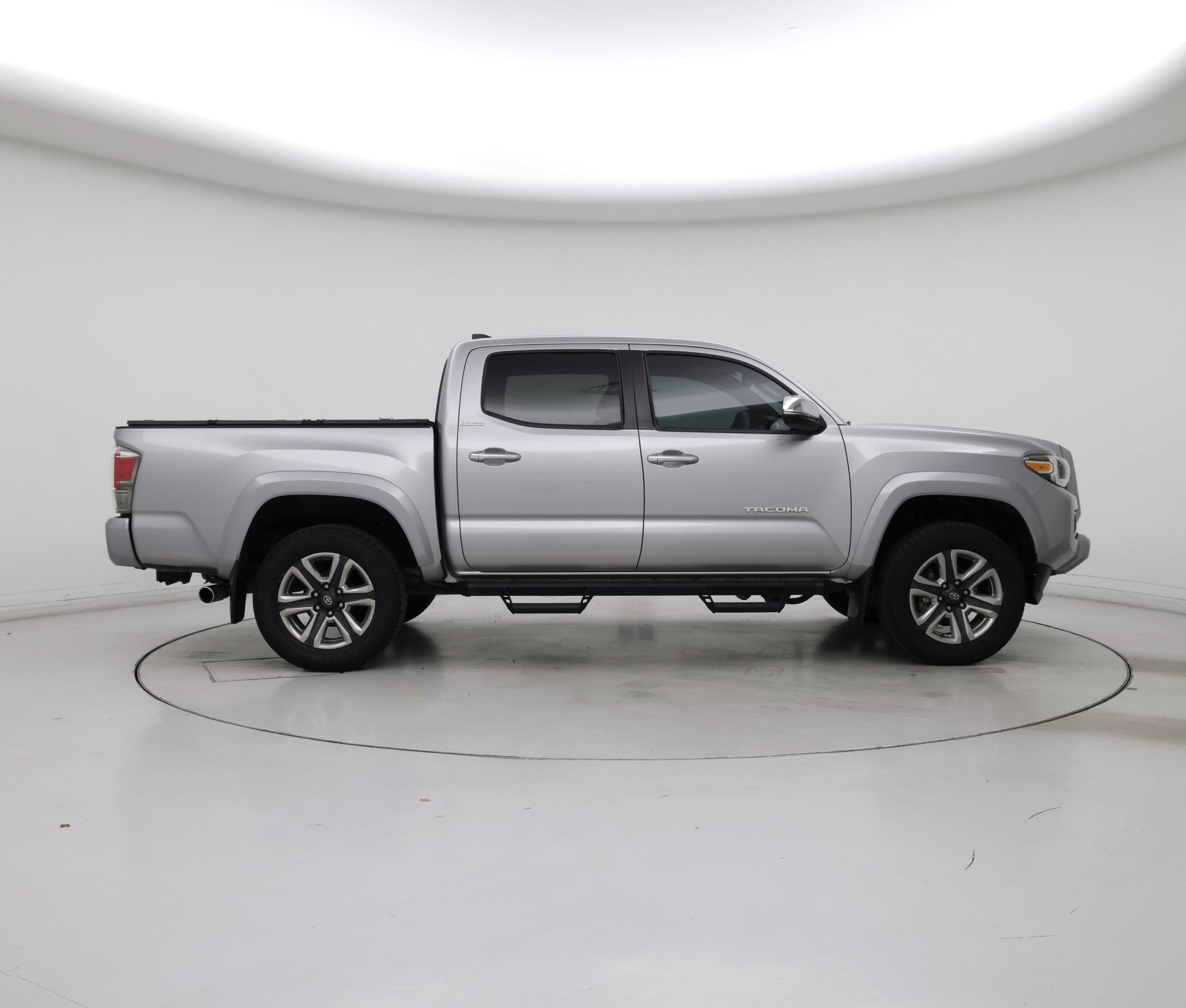Thumbnail: 2017 Toyota Tacoma - 7