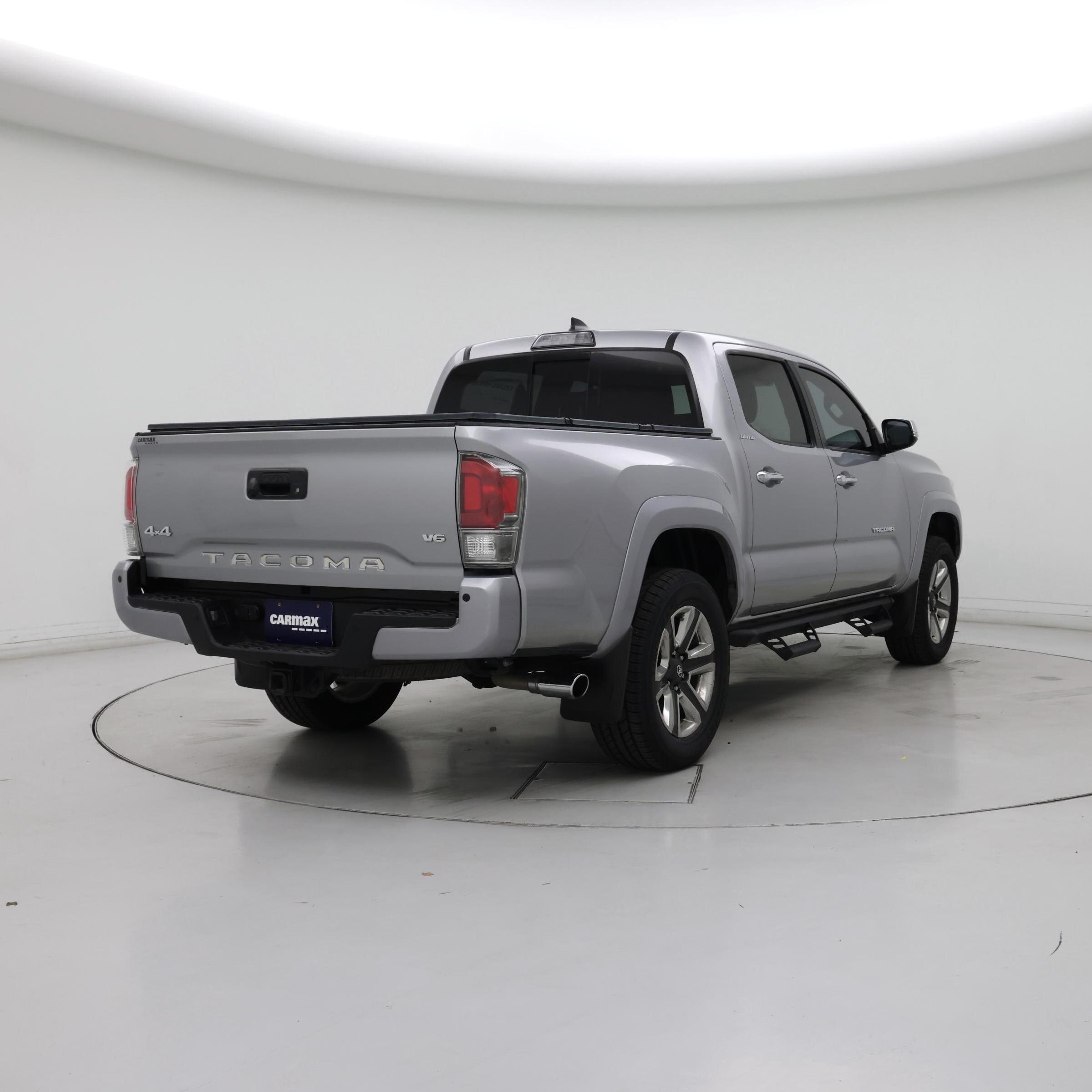 Thumbnail: 2017 Toyota Tacoma - 8