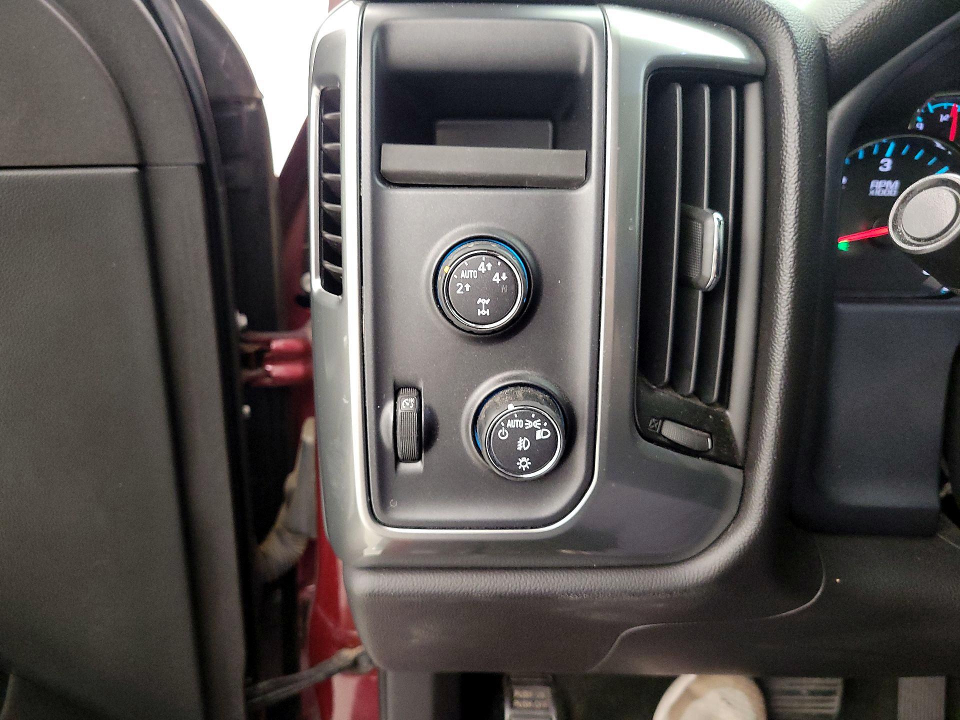 Thumbnail: 2015 Chevrolet Silverado 1500 - 13